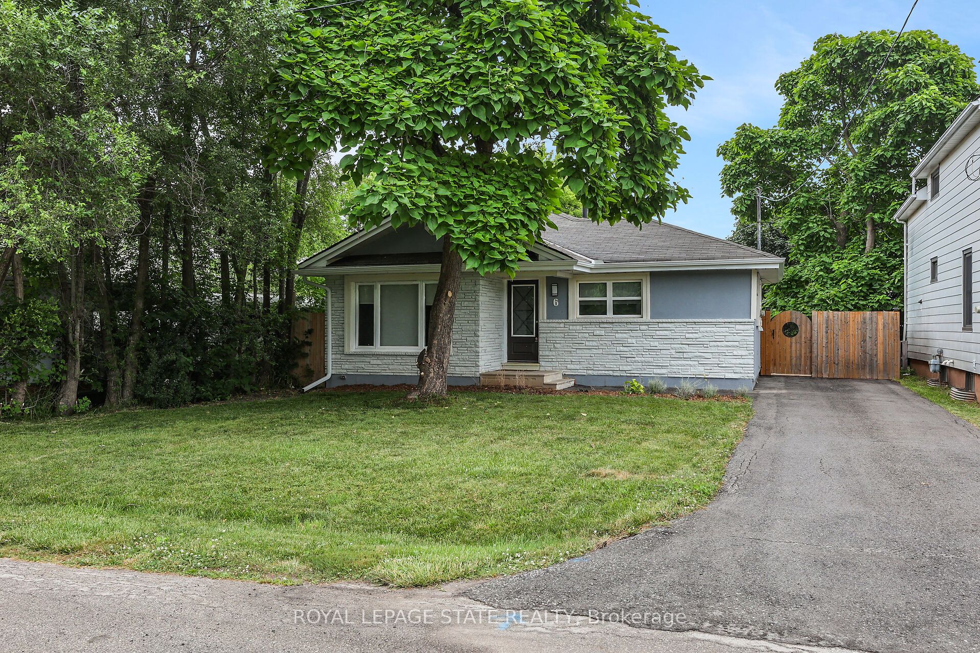 6 Lincoln Avenue, Grimsby, ON L3M 1Y4 photo 2