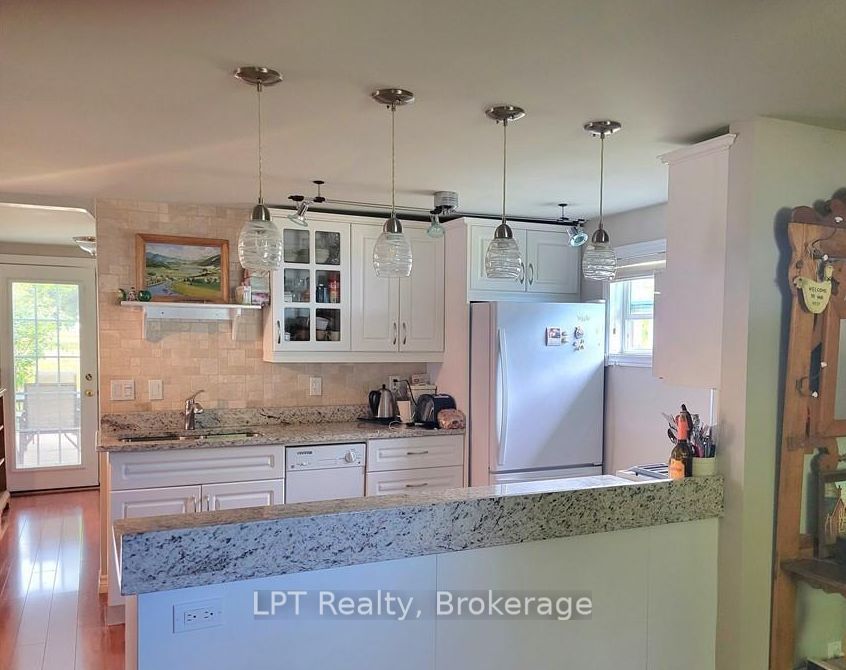 17 Bay Avenue, Prince Edward County, ON K0K 1T0 photo 2