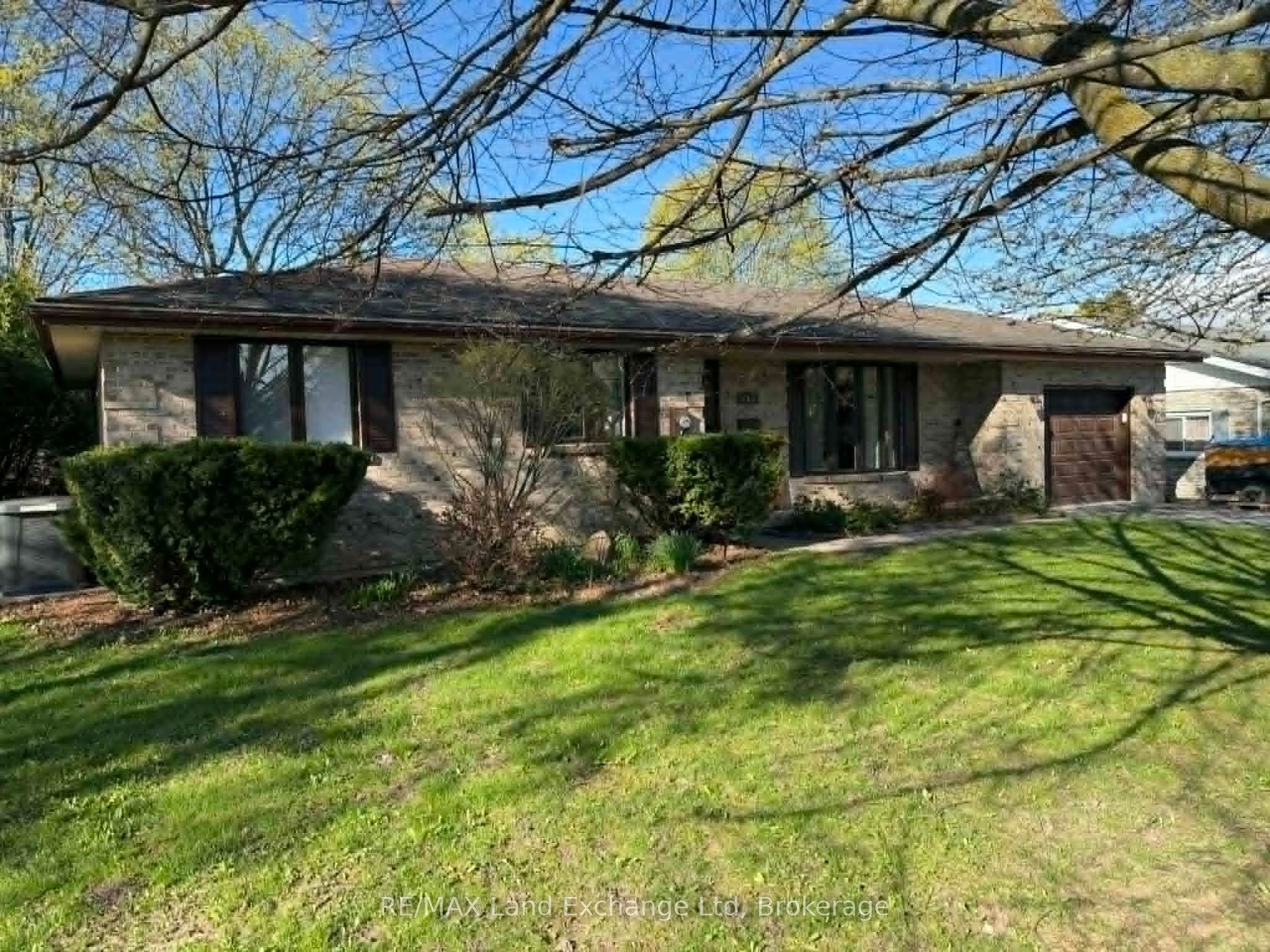 142 Charles Street, North Huron, ON N0G 2W0 photo 2