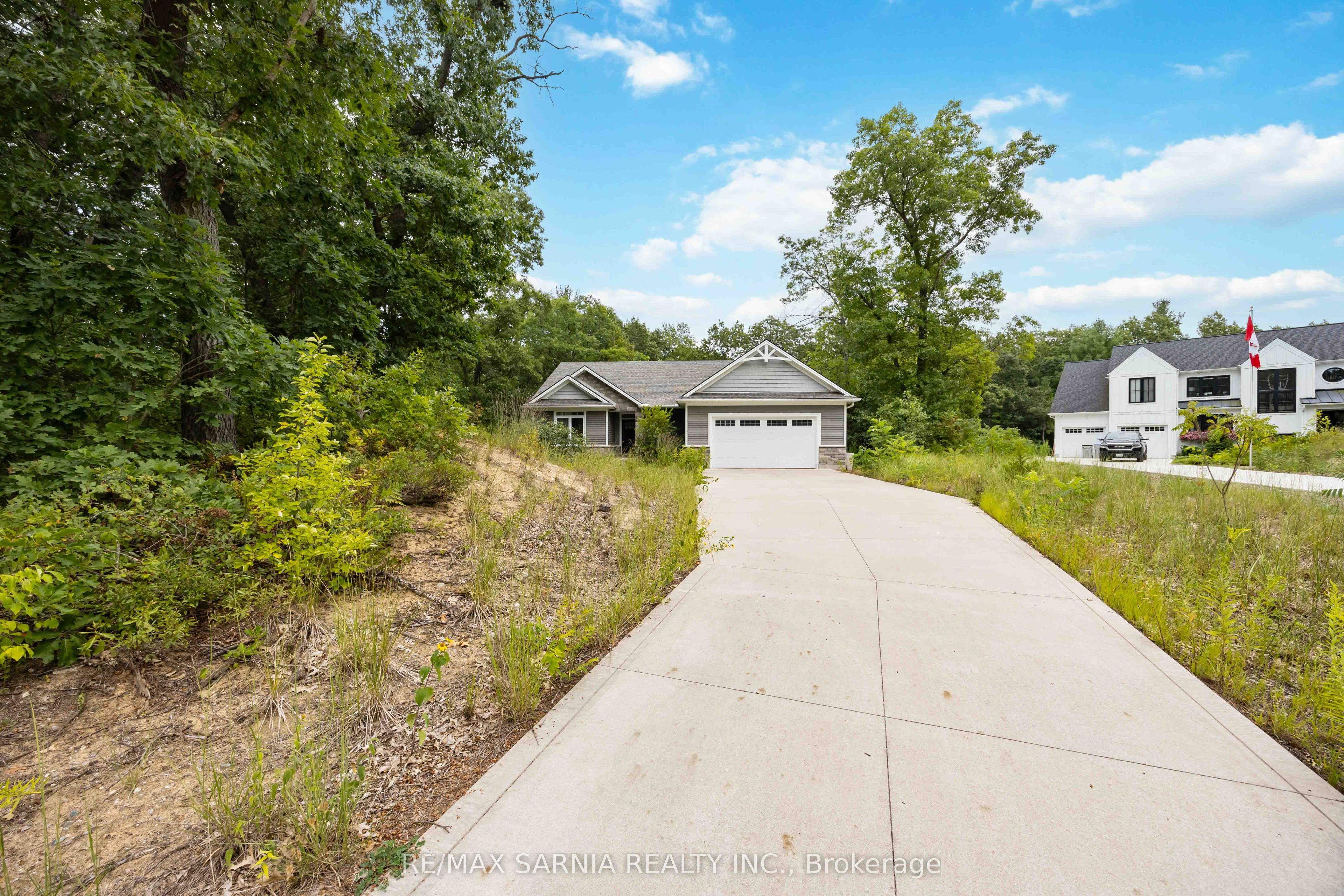 9934 Nipigon Street, Lambton Shores, ON N0M 2L0 photo 2