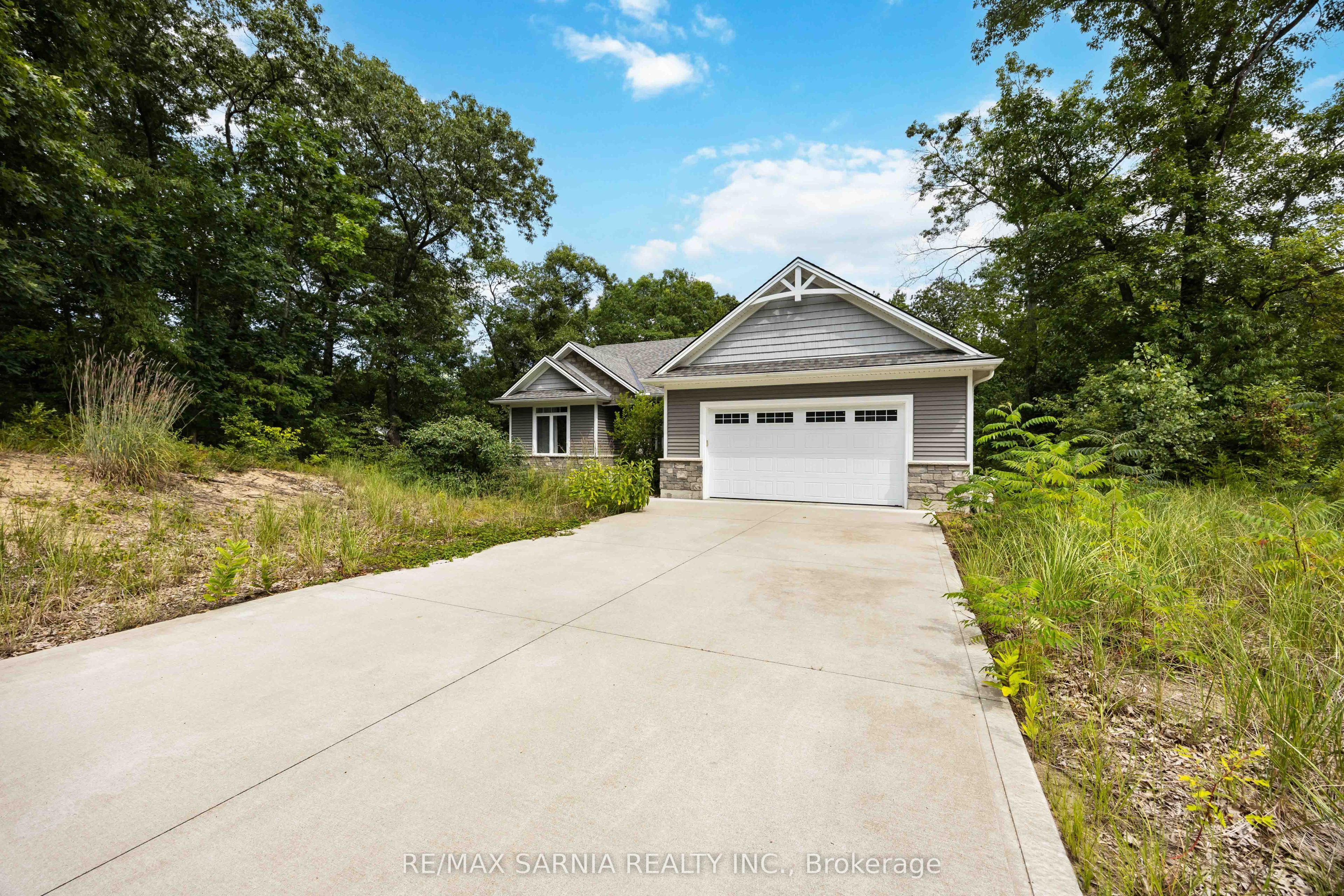 9934 Nipigon Street, Lambton Shores, ON N0M 2L0 photo 3