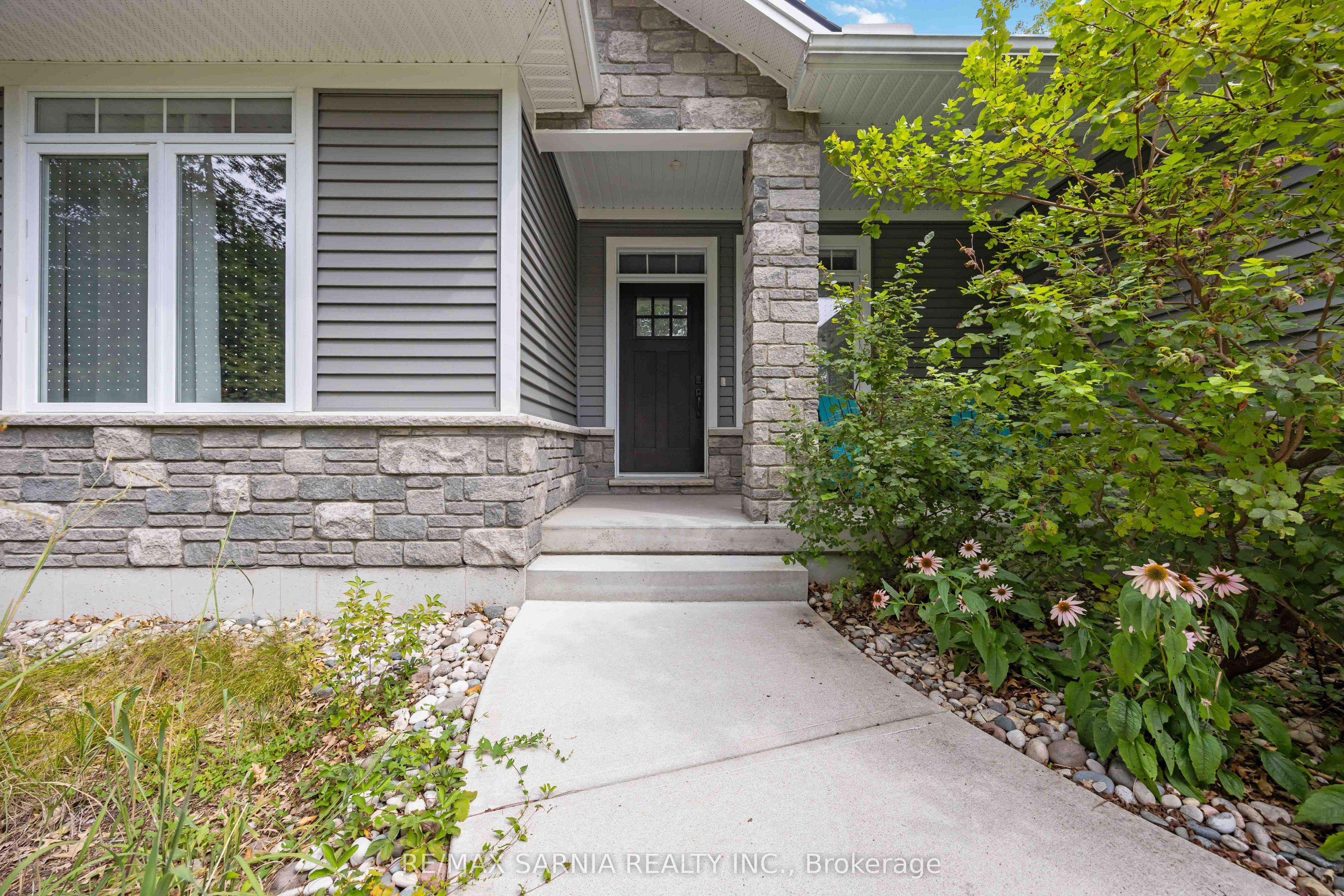 9934 Nipigon Street, Lambton Shores, ON N0M 2L0 photo 5
