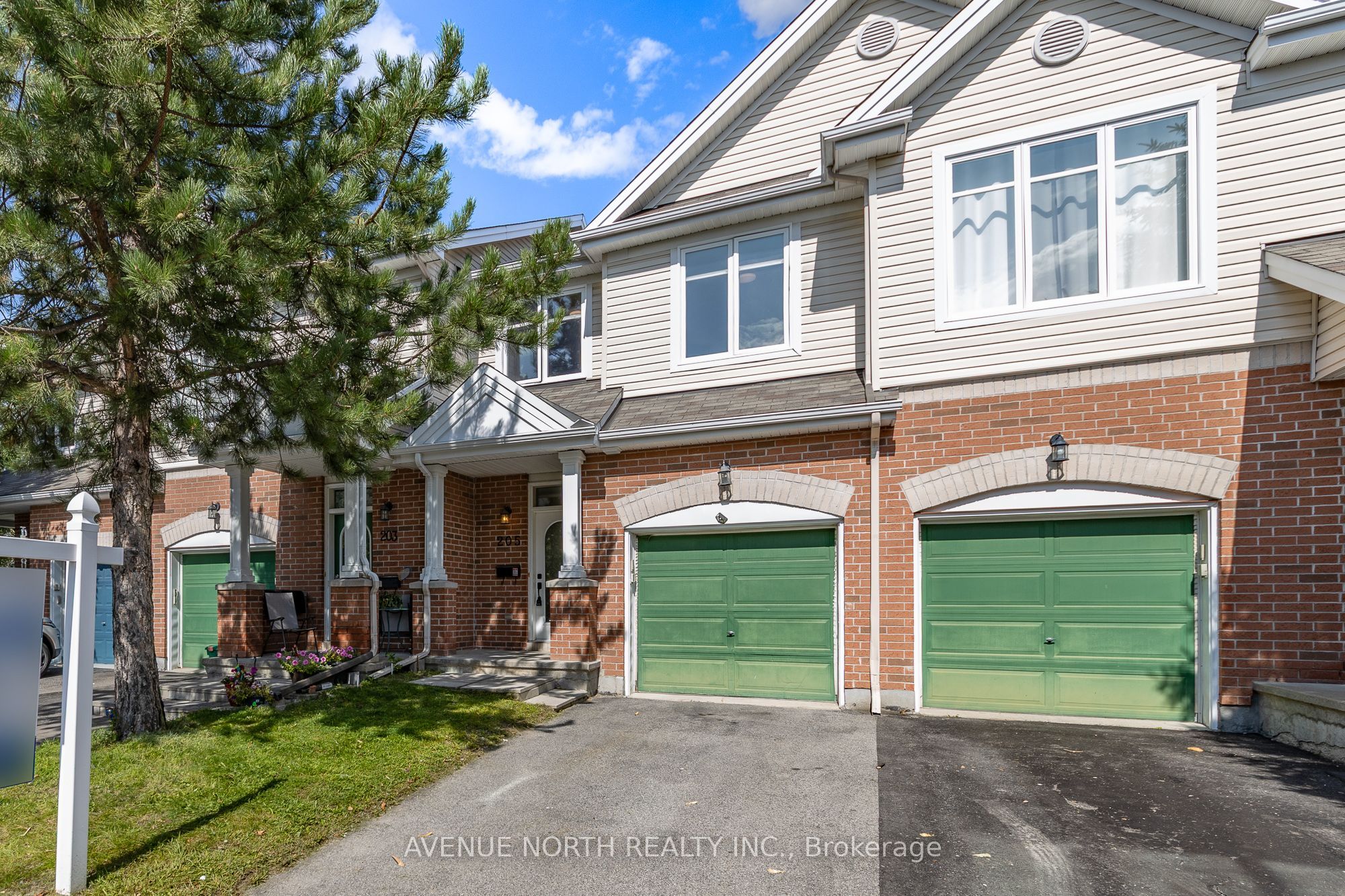 205 Hidden Meadow Avenue, Blossom Park - Airport and Area, ON K1T 0C2