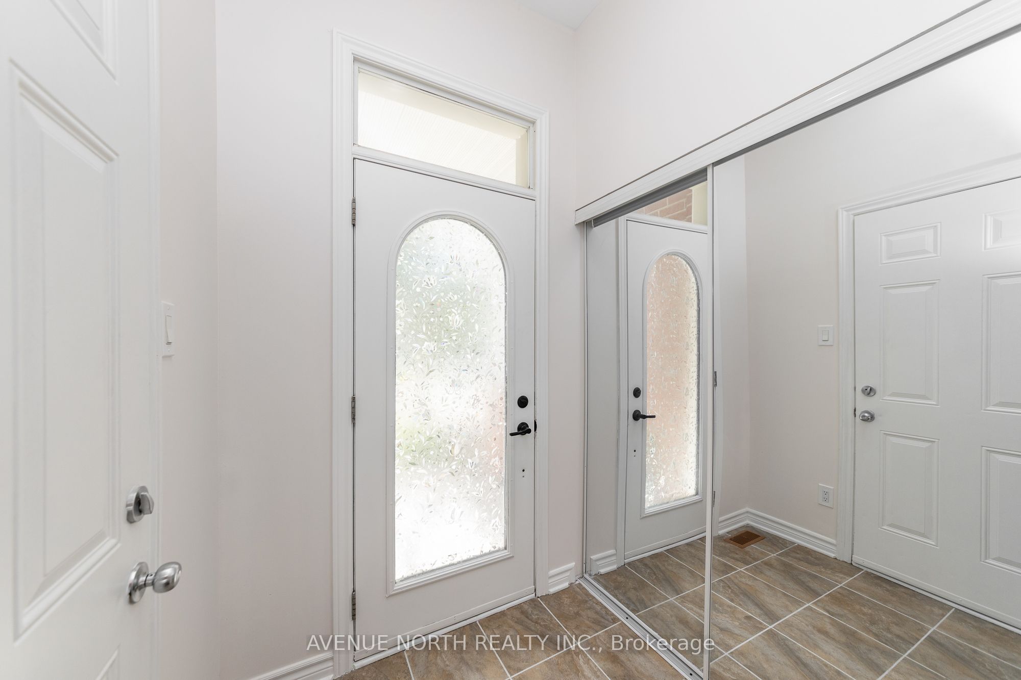 205 Hidden Meadow Avenue, Blossom Park - Airport and Area, ON K1T 0C2 photo 3
