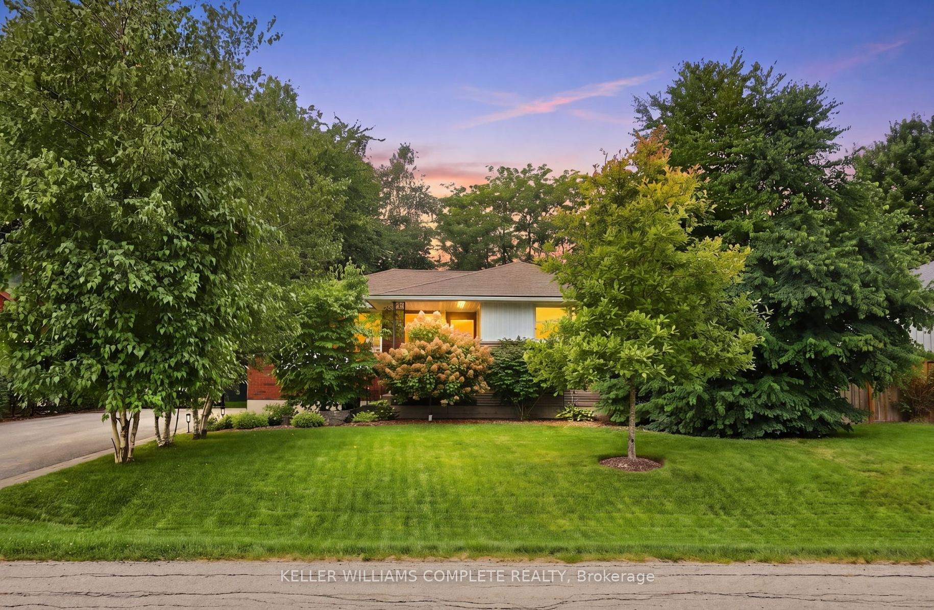 238 Seminole Road, Hamilton, ON L9G 1Y9