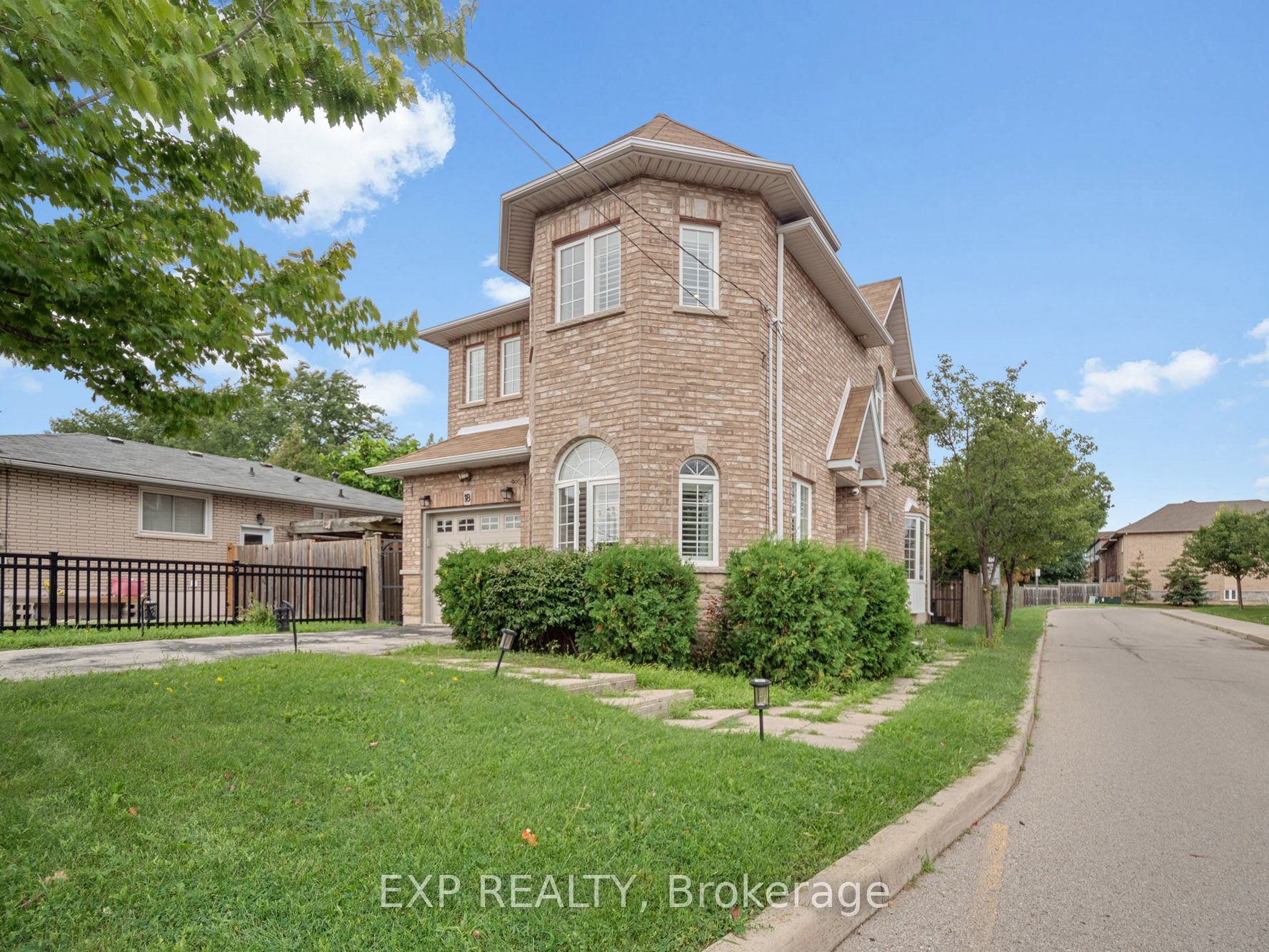 257 Carla Avenue 18, Hamilton, ON L8G 3M9 photo 2