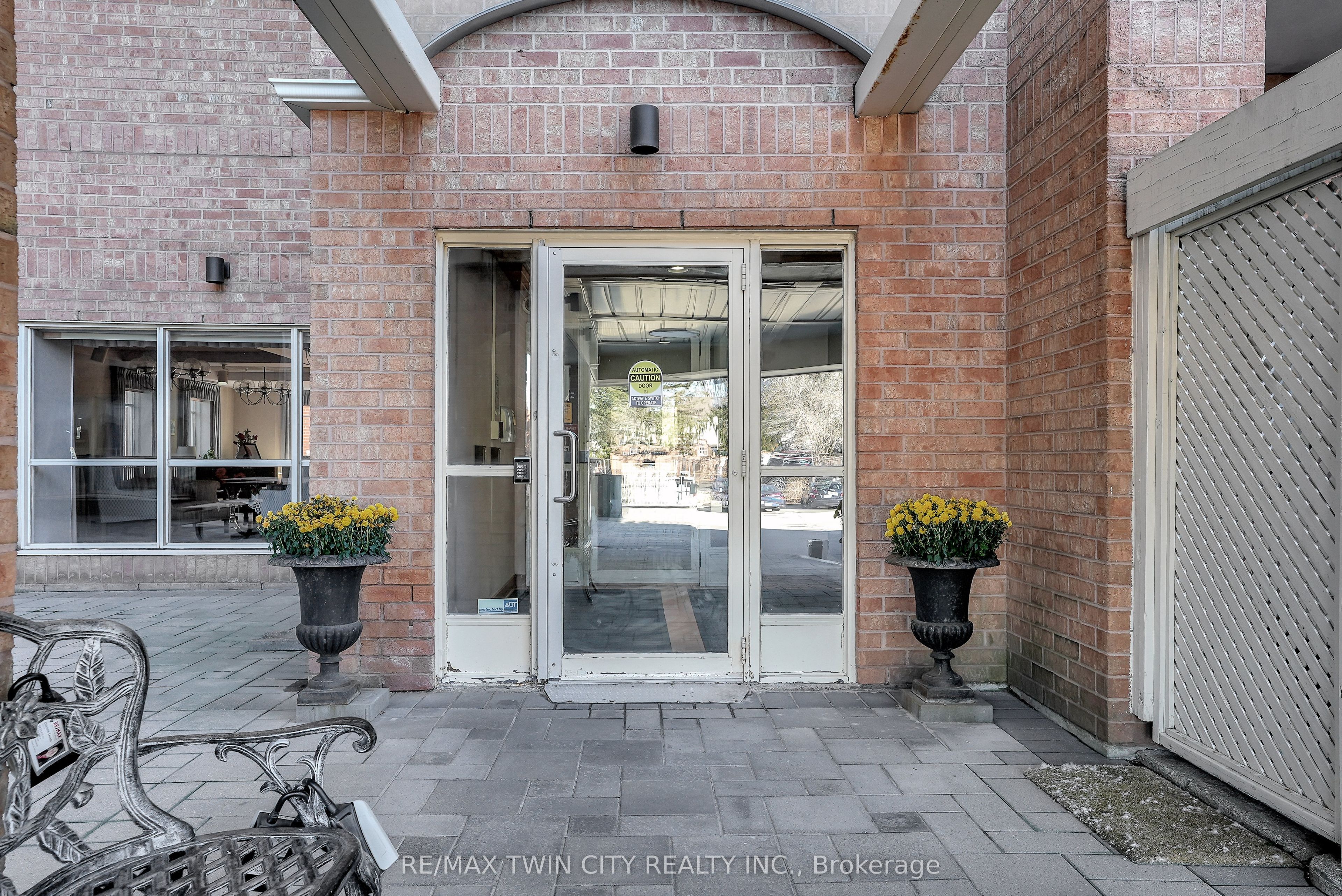 1414 King Street E 703, Kitchener, ON N2G 4T8 photo 3