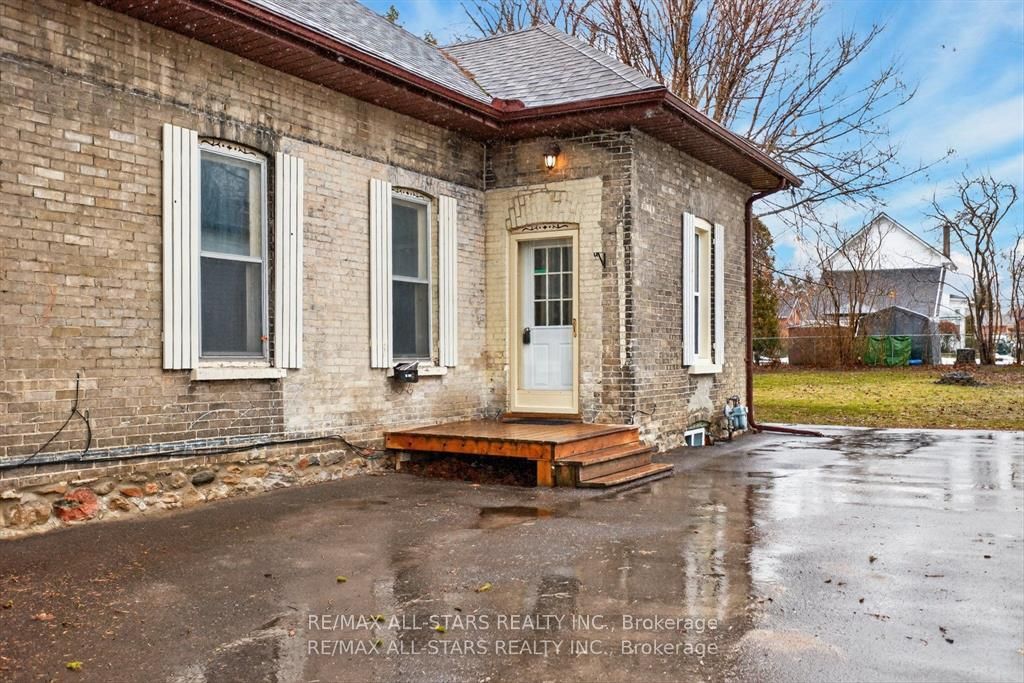 36 Caroline Street, Kawartha Lakes, ON K9V 1T1 photo 5