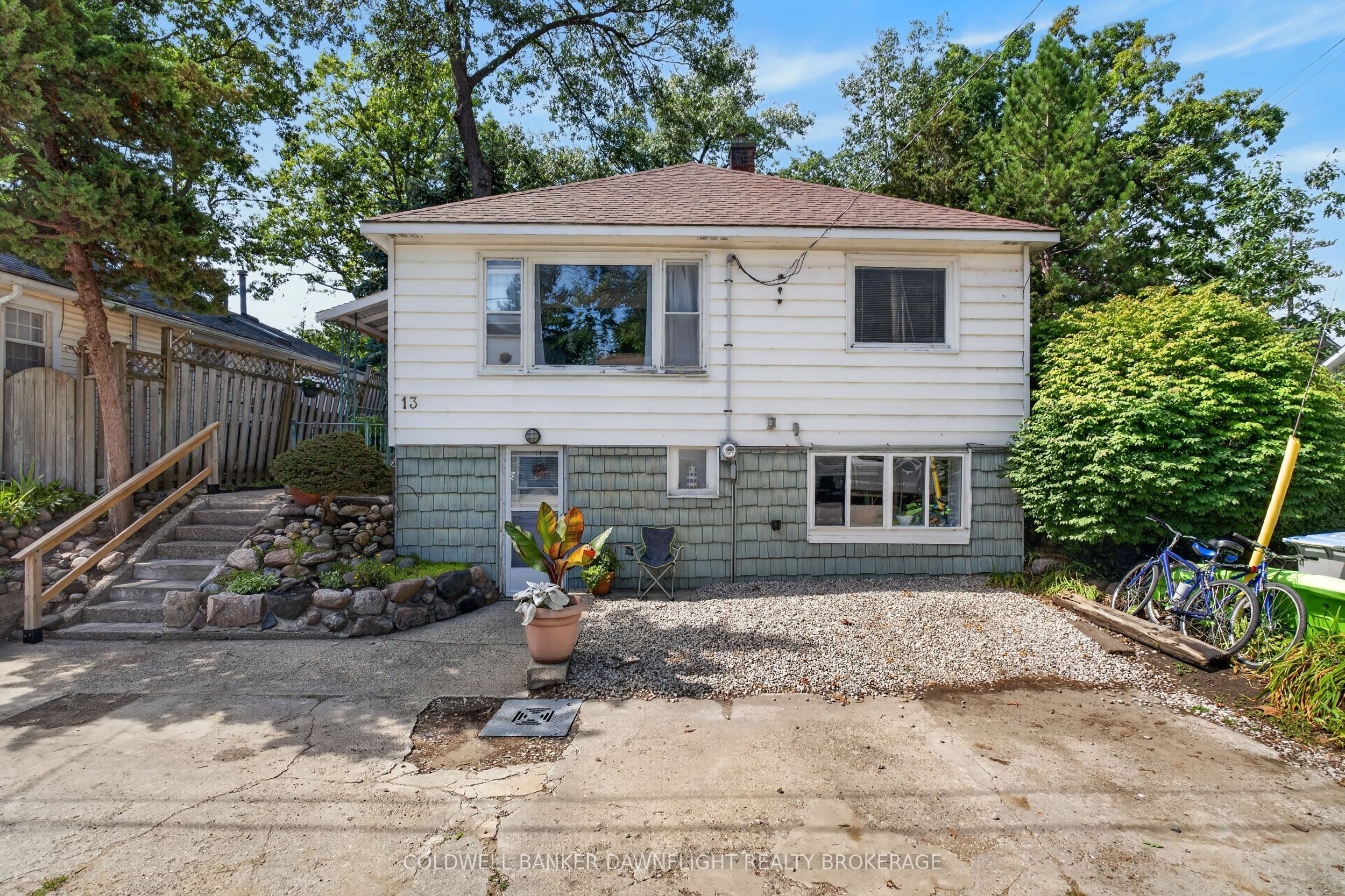13 Warwick Avenue, Lambton Shores, ON N0M 1T0
