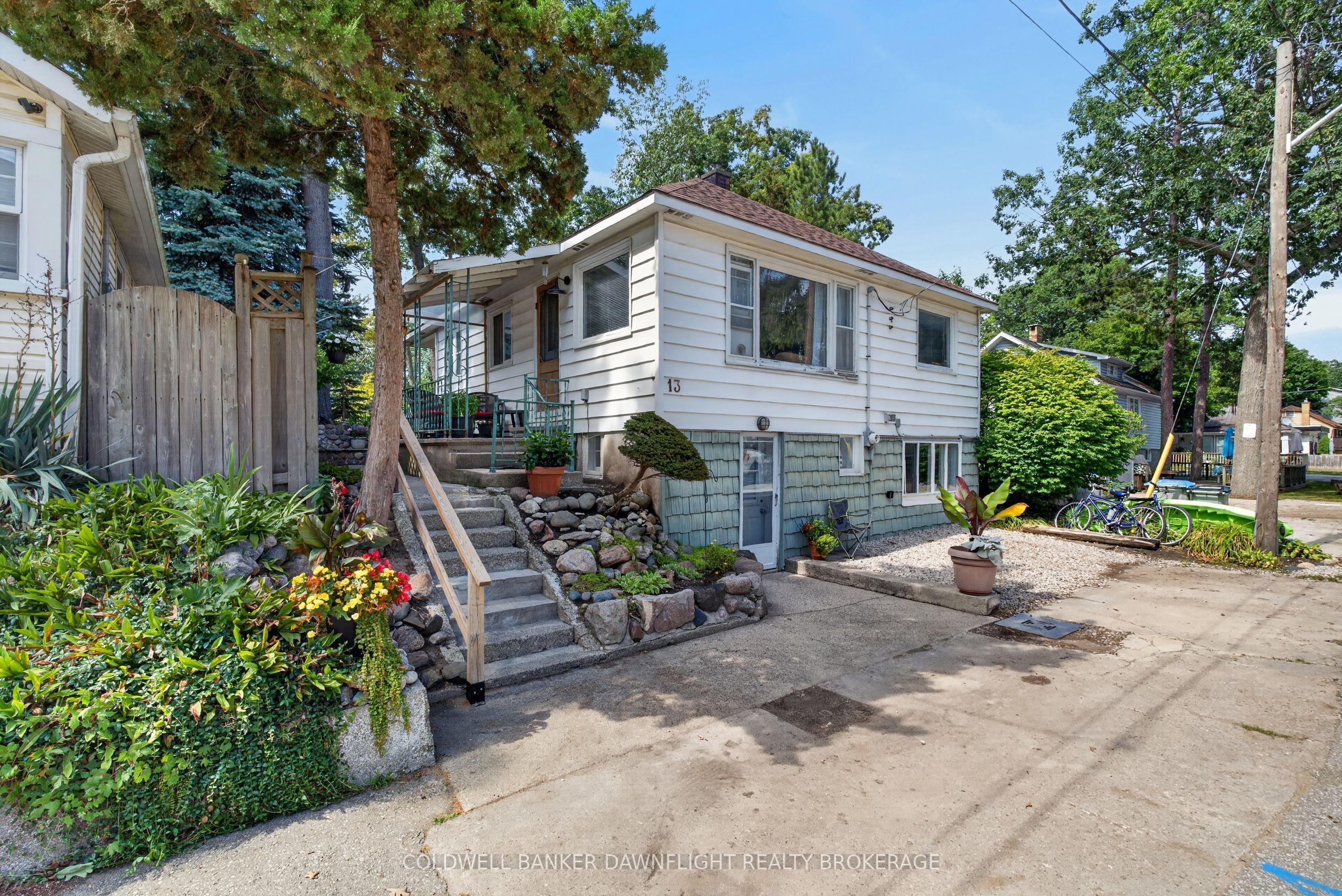 13 Warwick Avenue, Lambton Shores, ON N0M 1T0 photo 2