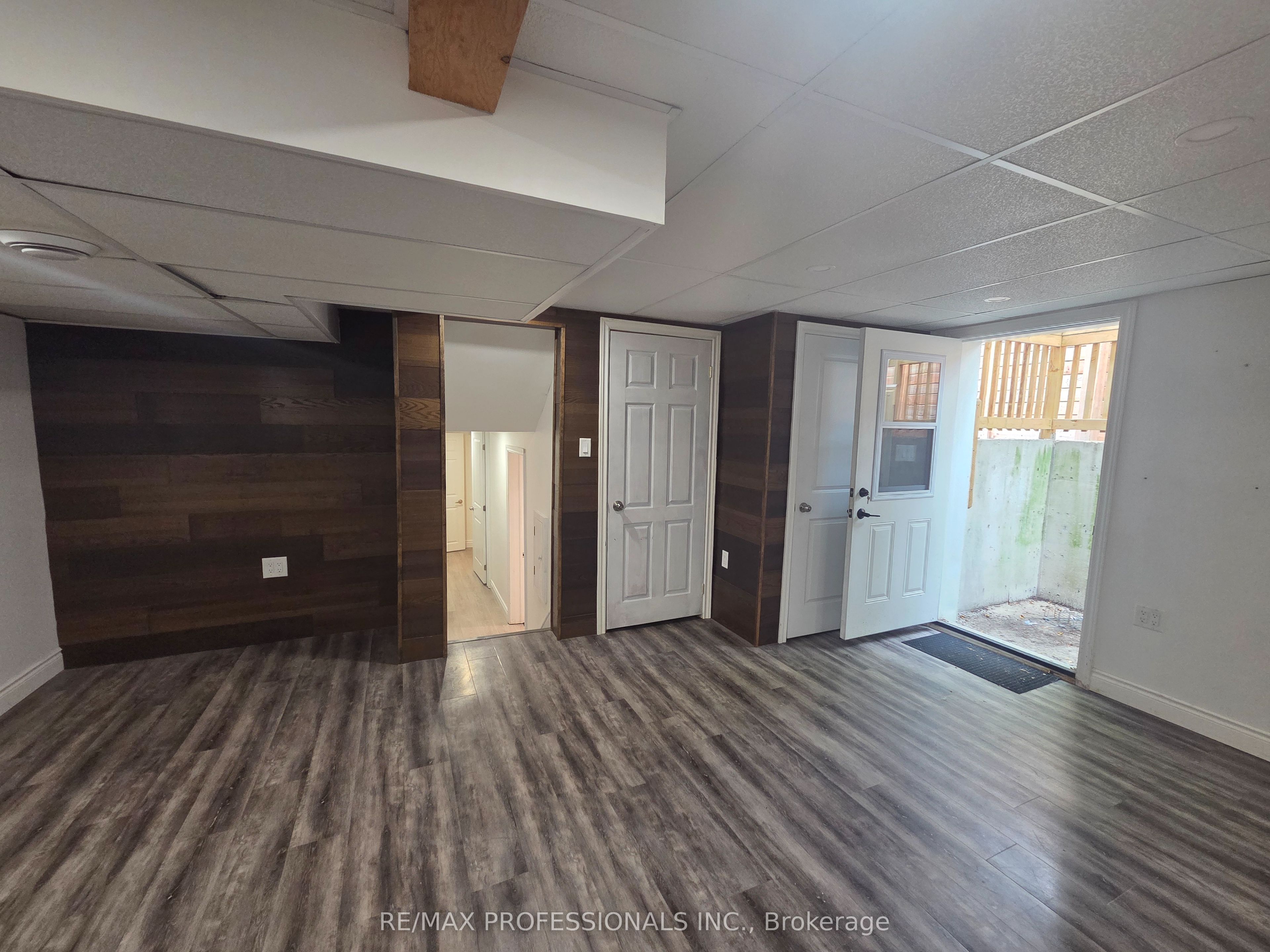881 Lawrence Road LOWER, Hamilton, ON L8K 2A4 photo 3