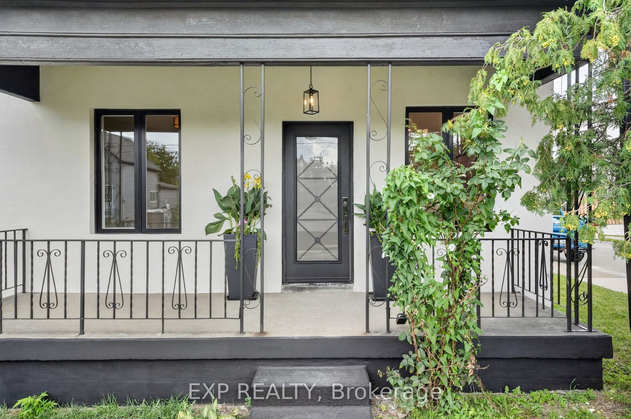 174 London Street N, Hamilton, ON L8H 4C2 photo 3