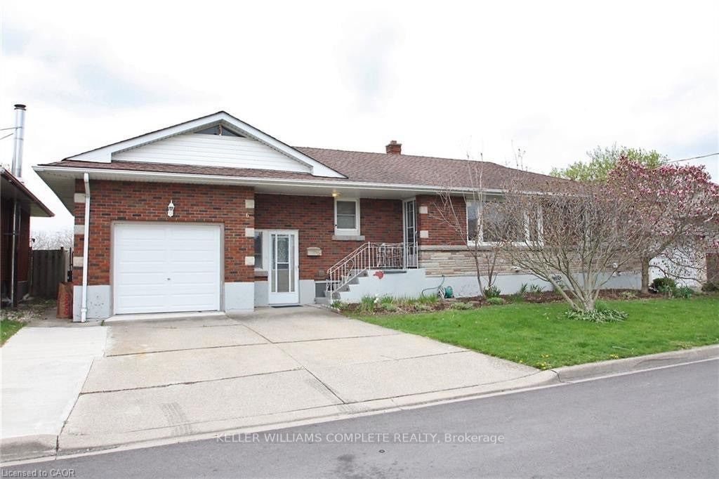 6 Myrtle Avenue Upper, St. Catharines, ON L2M 5W1