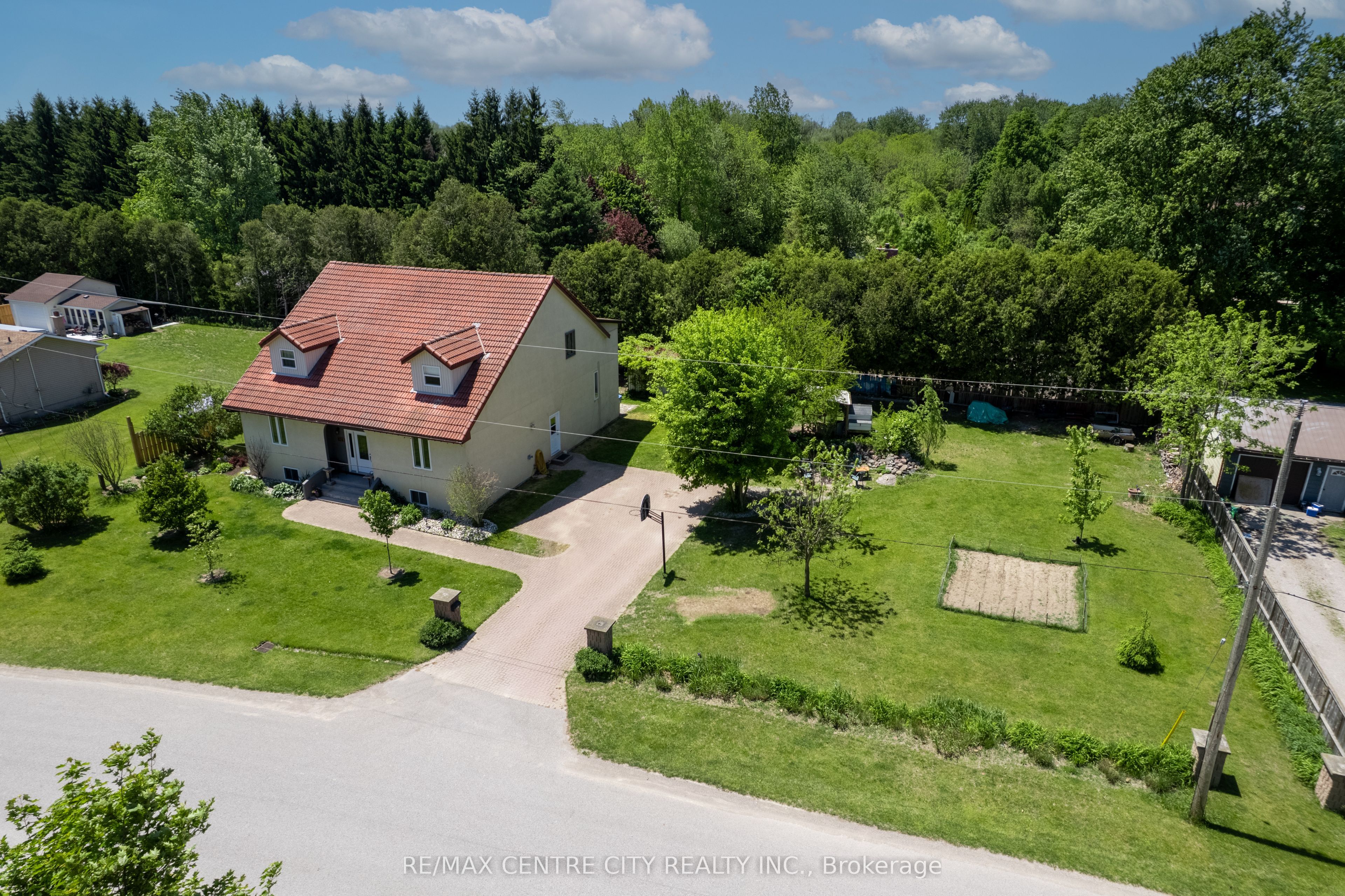 176 Eastman Avenue, Strathroy-Caradoc, ON N7G 3K1