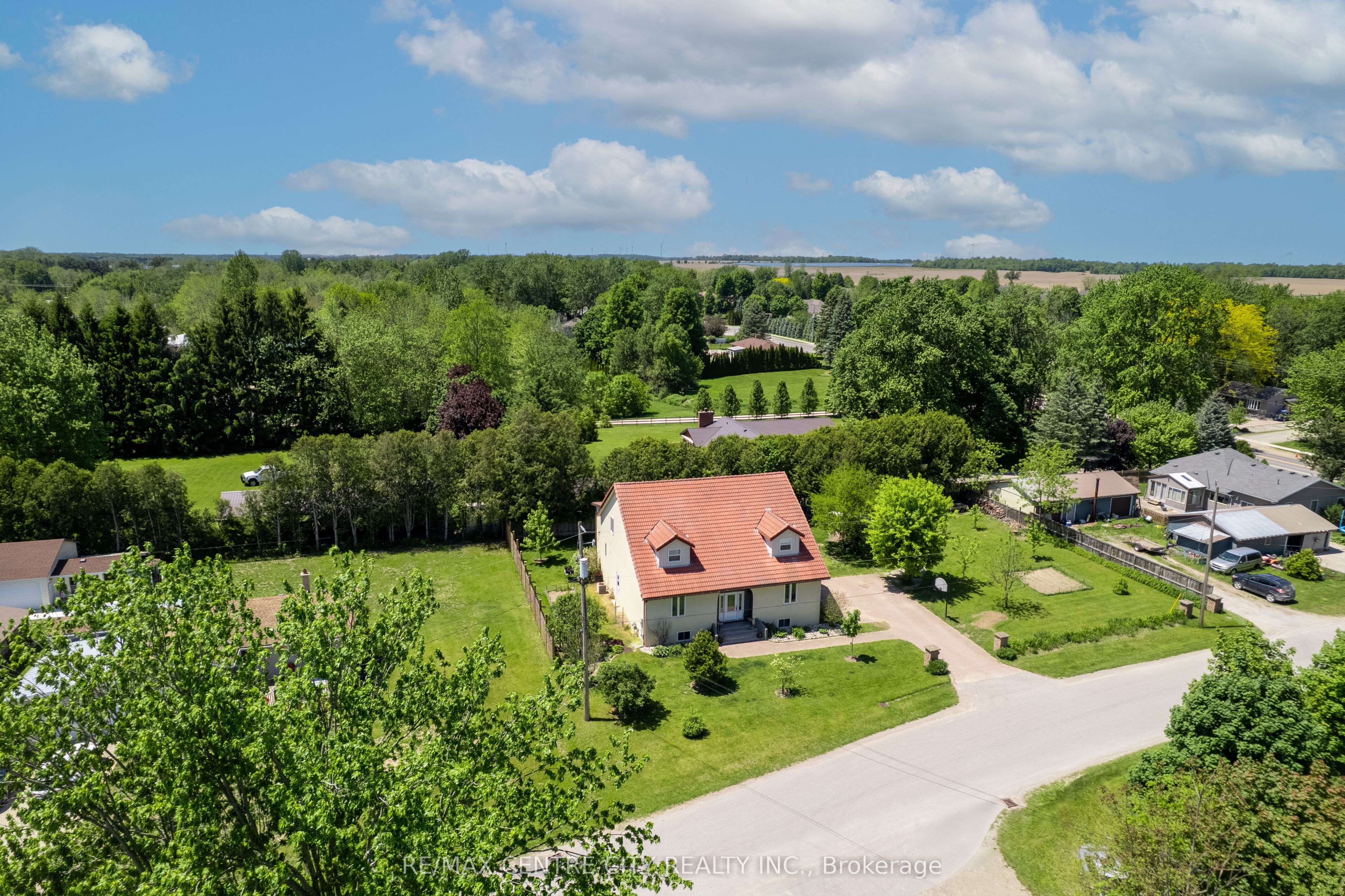 176 Eastman Avenue, Strathroy-Caradoc, ON N7G 3K1 photo 3