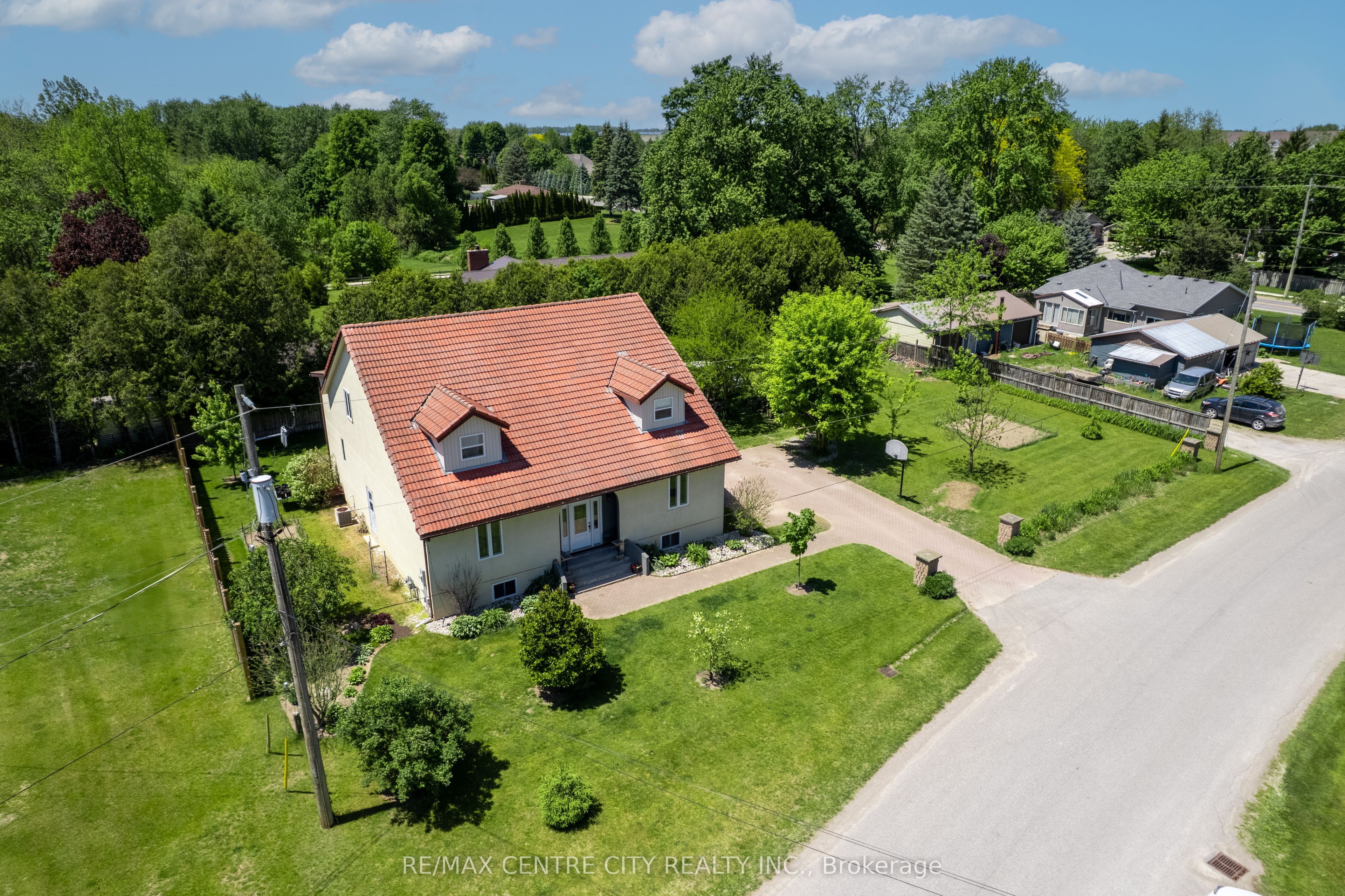 176 Eastman Avenue, Strathroy-Caradoc, ON N7G 3K1 photo 4