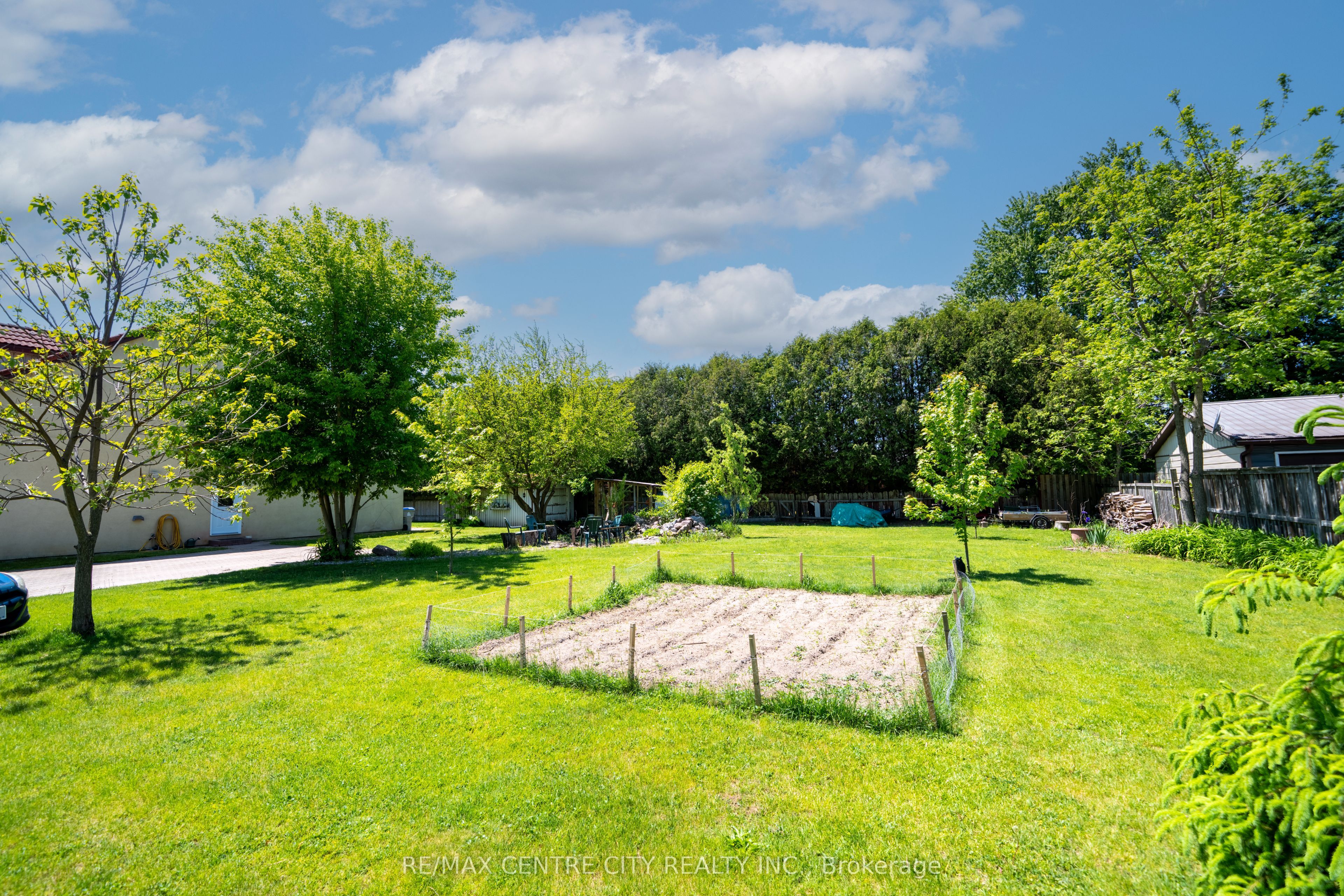 176 Eastman Avenue, Strathroy-Caradoc, ON N7G 3K1 photo 5