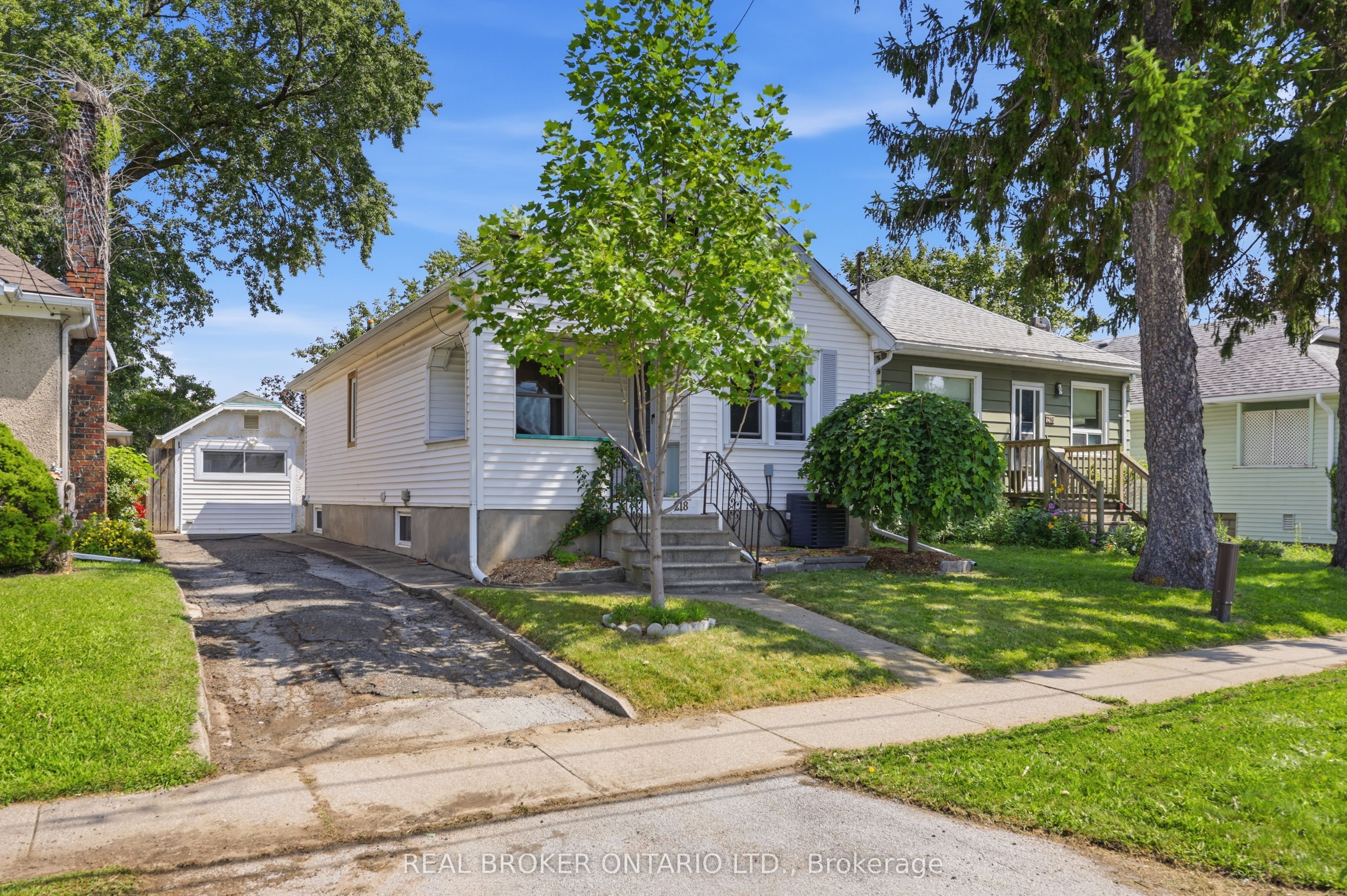 218 LAKE Street, St. Catharines, ON L2R 5Z2 photo 2