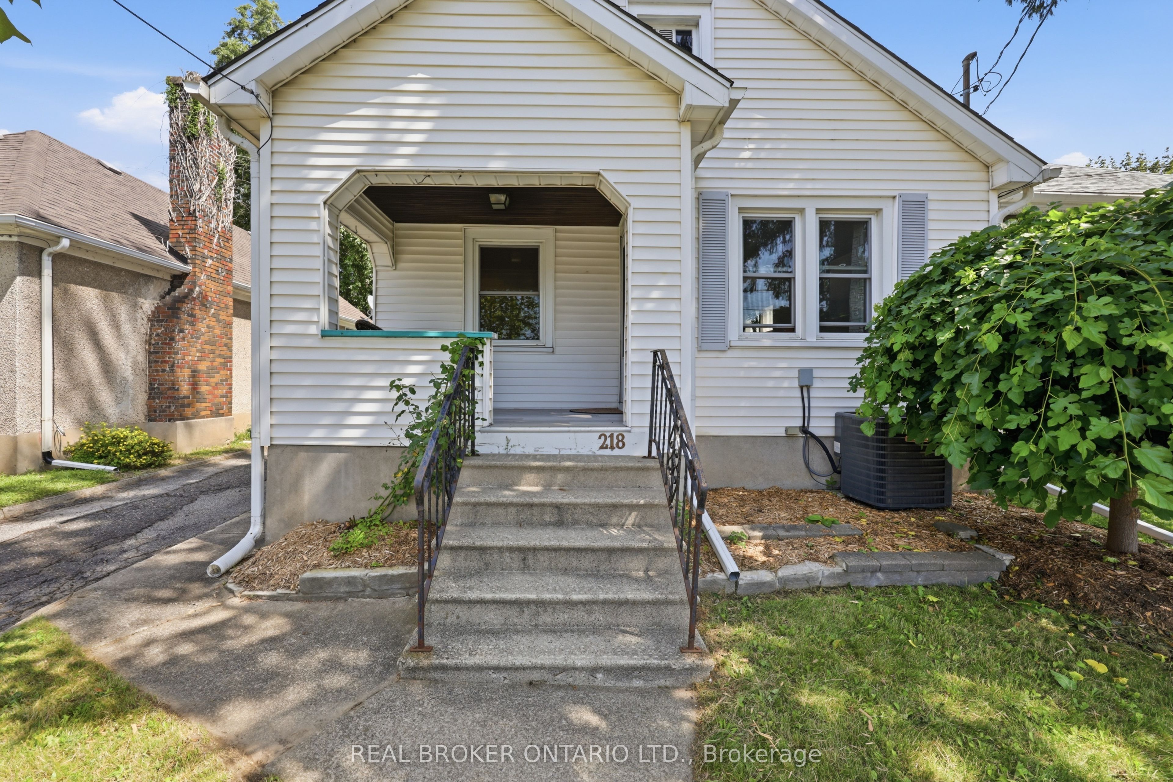 218 LAKE Street, St. Catharines, ON L2R 5Z2 photo 3