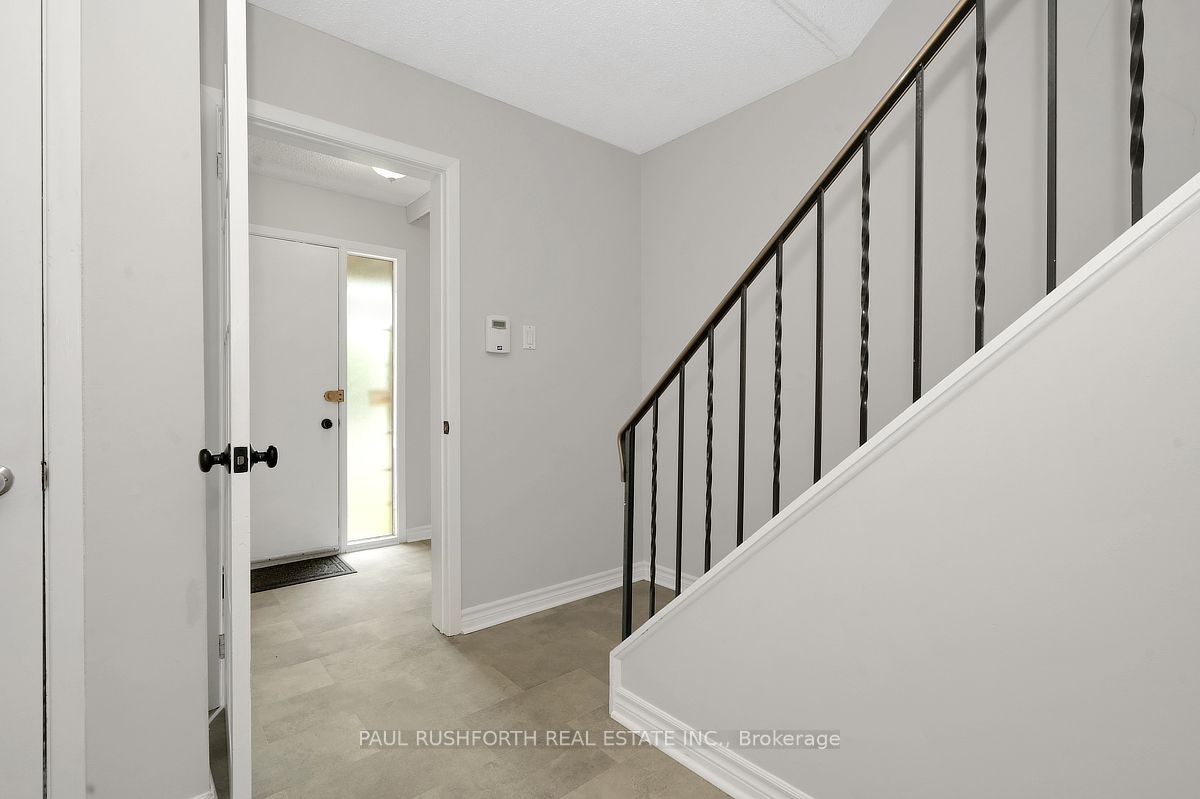 24 Baneberry Crescent, Kanata, ON K2L 2Y4 photo 2