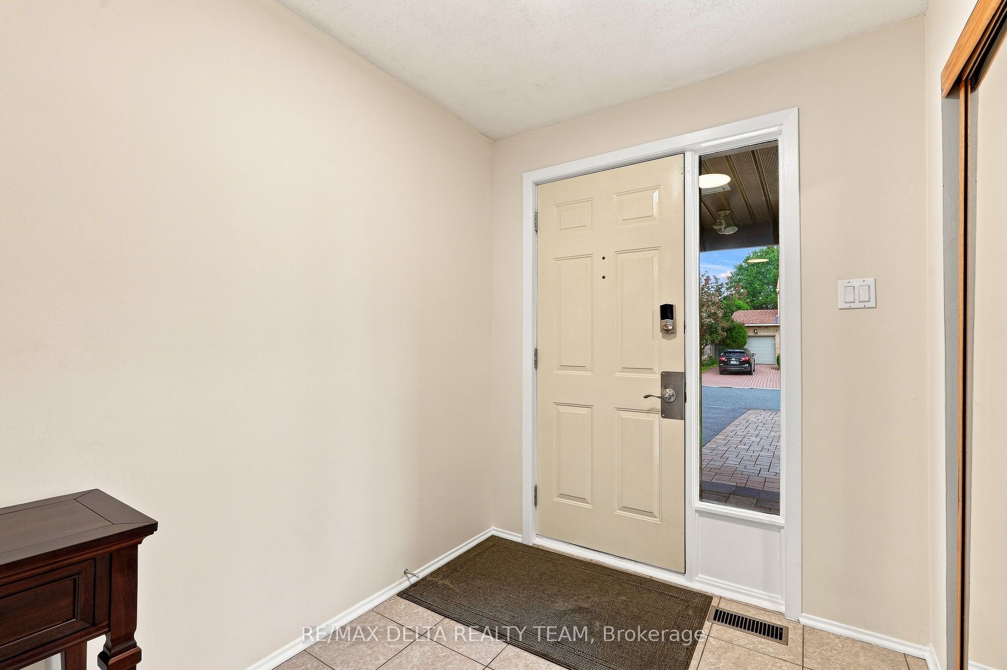 30 Homestead Street, Cityview - Parkwoods Hills - Rideau Shore, ON K2E 7N8 photo 4