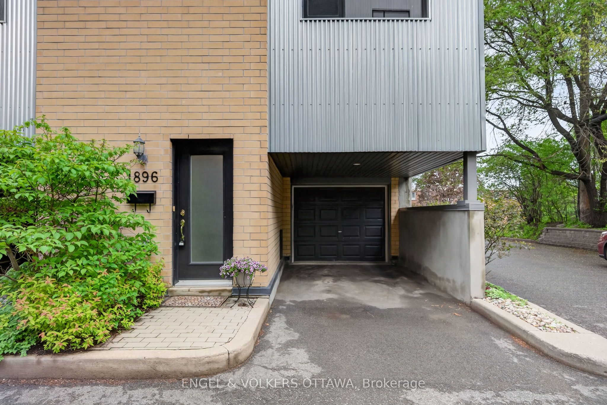 1896 Carling Avenue, McKellar Heights - Glabar Park and Area, ON K2A 1E7 photo 2