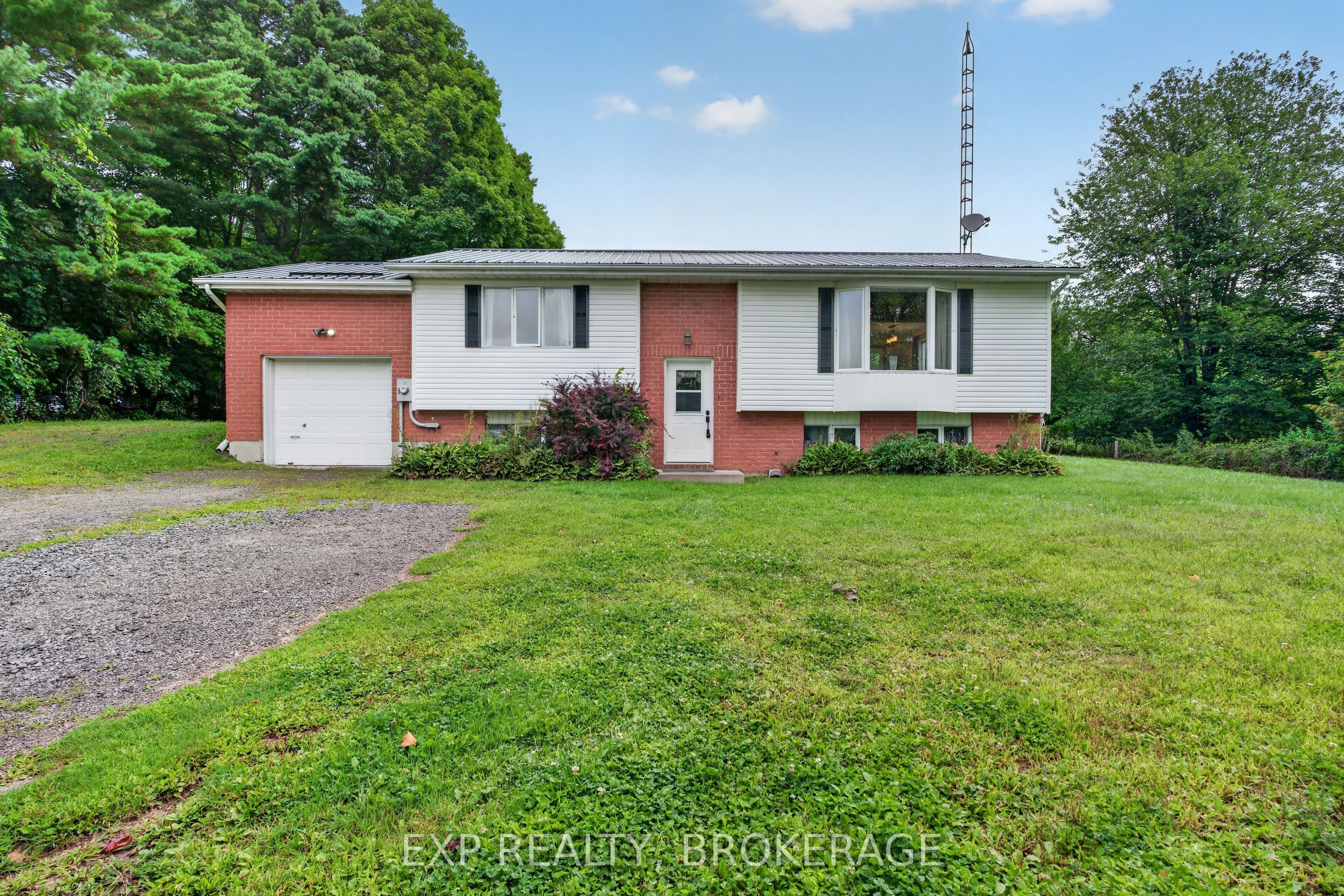 9009 PERTH Road, Rideau Lakes, ON K0G 1X0 photo 3