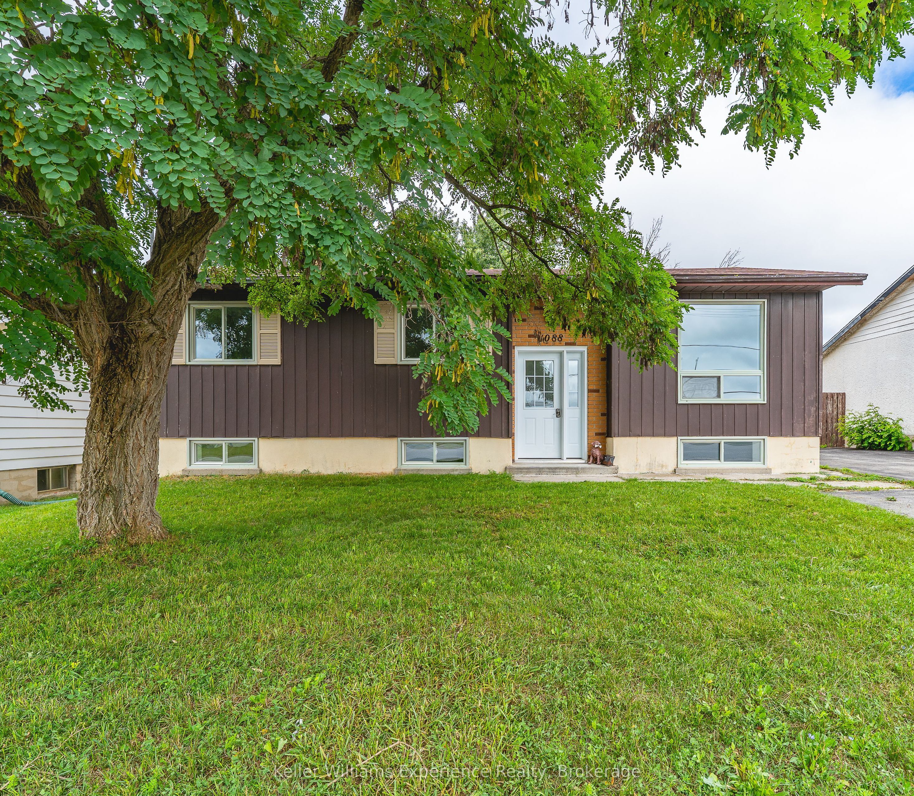 1088 8th Street E, Owen Sound, ON N4K 1M6