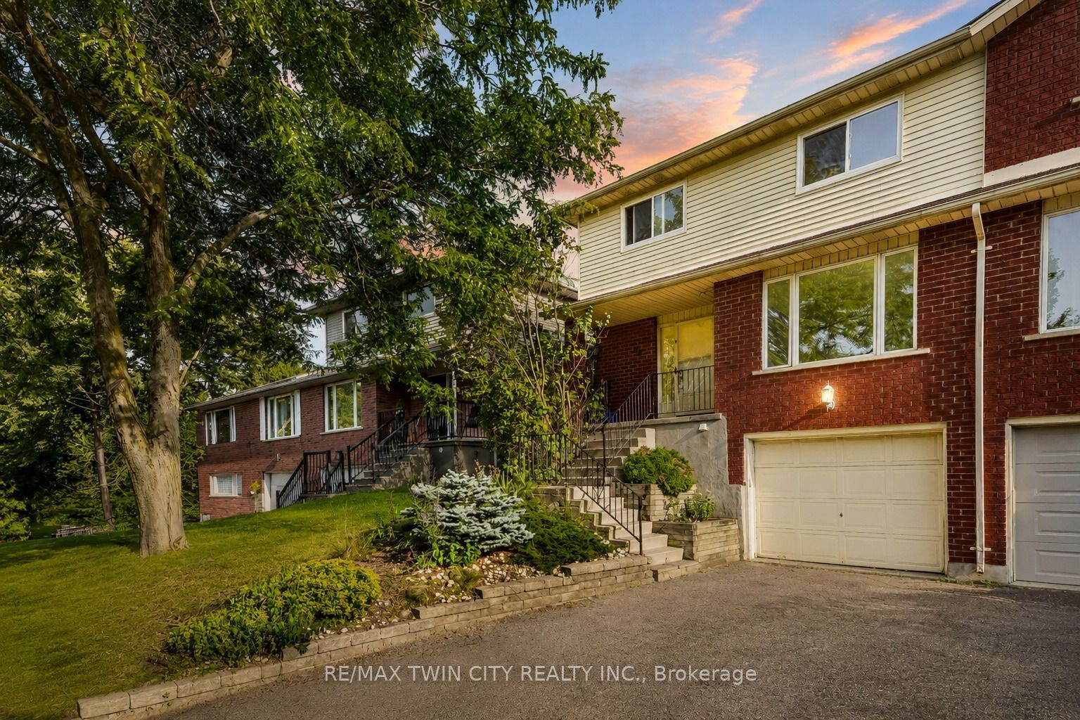 68 Old Huron Court, Kitchener, ON N2R 1L7 photo 2