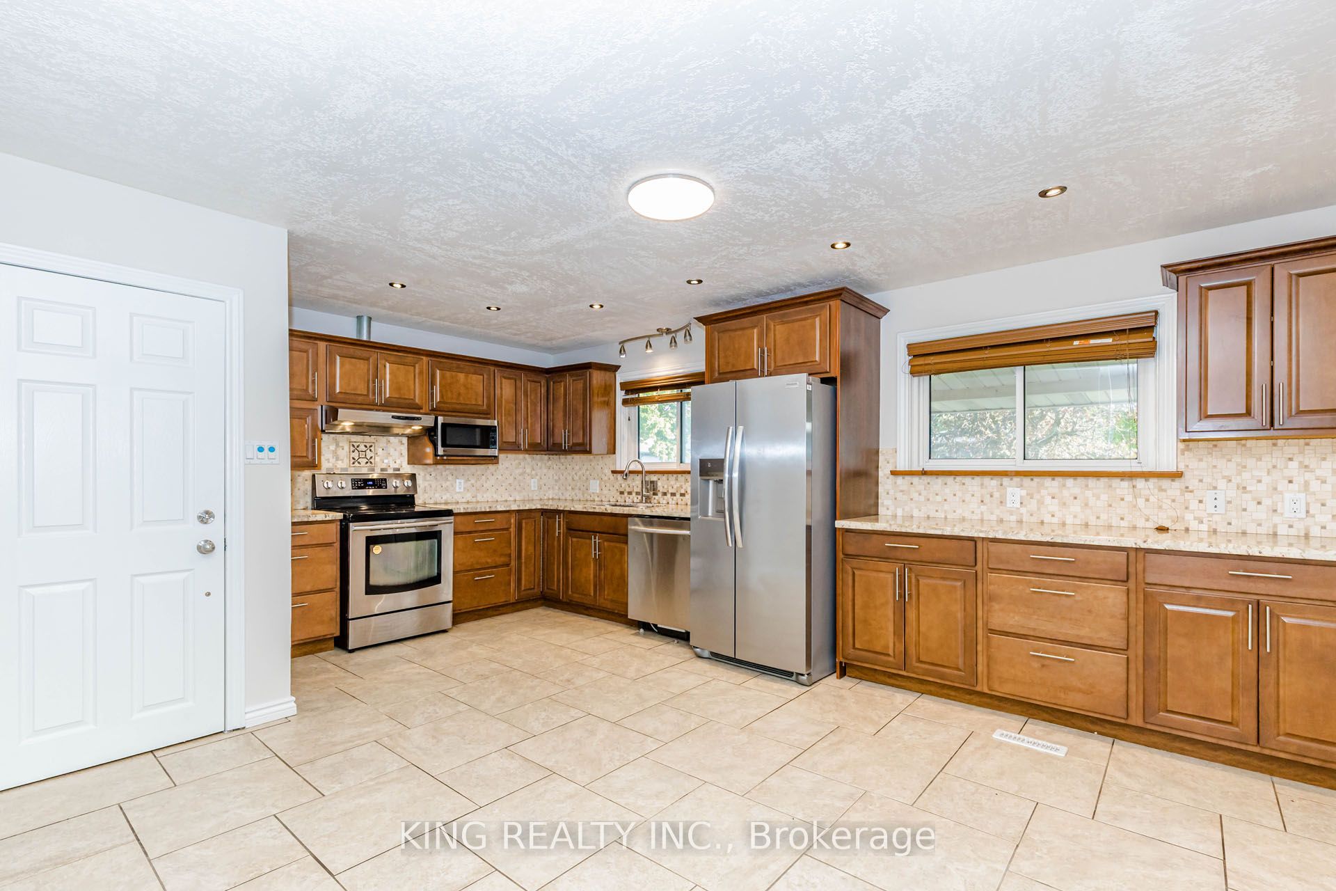 392 Greenfield Avenue Upper, Kitchener, ON N2C 1E5 photo 3