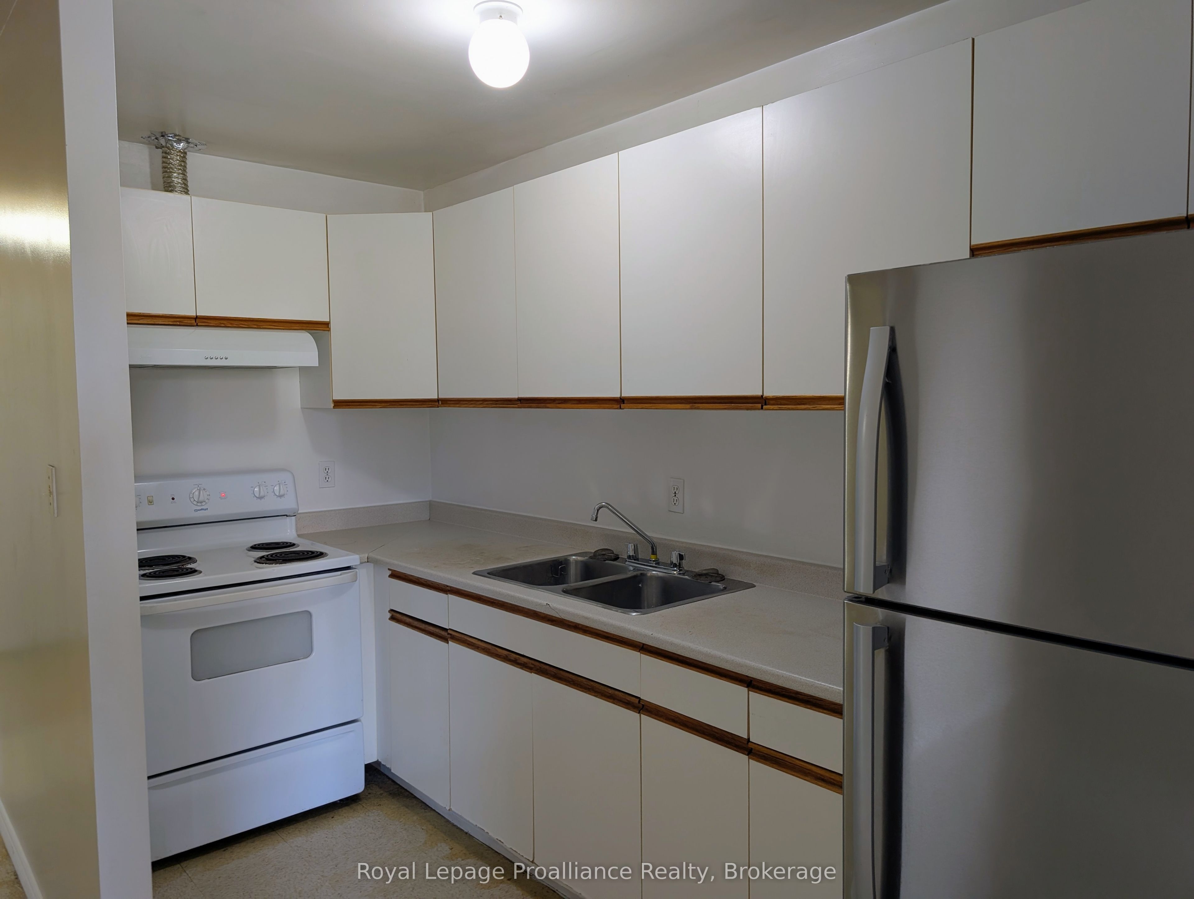 328 Aylmer Street 204, Peterborough, ON K9H 3V6 photo 2