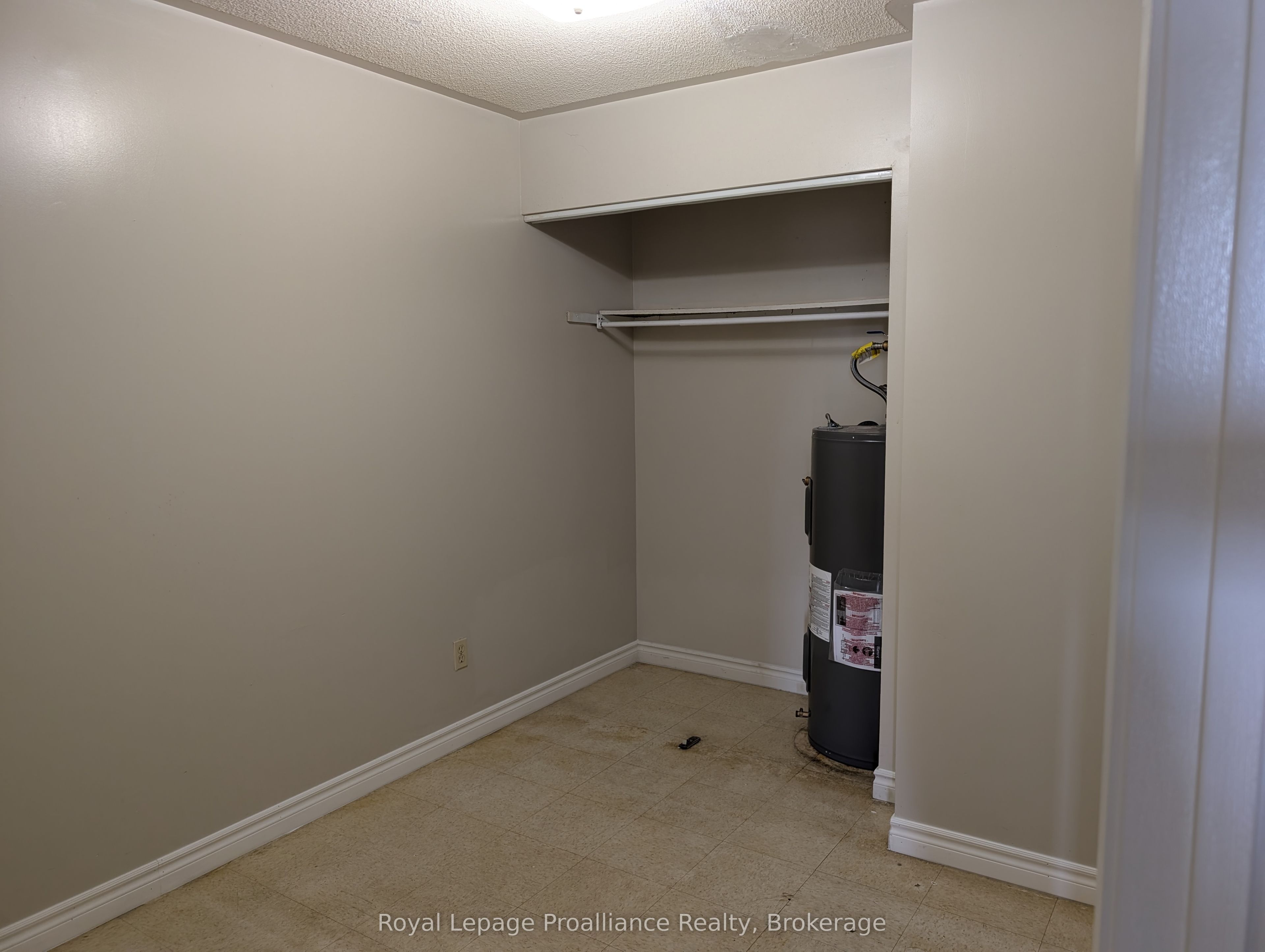 328 Aylmer Street 204, Peterborough, ON K9H 3V6 photo 3