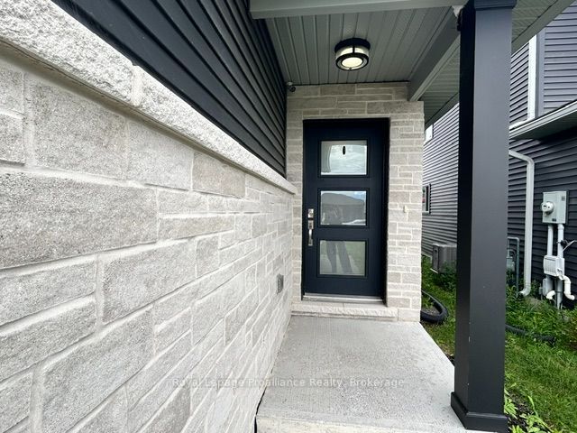 42 Dewal Place, Belleville, ON K8P 0E5 photo 2