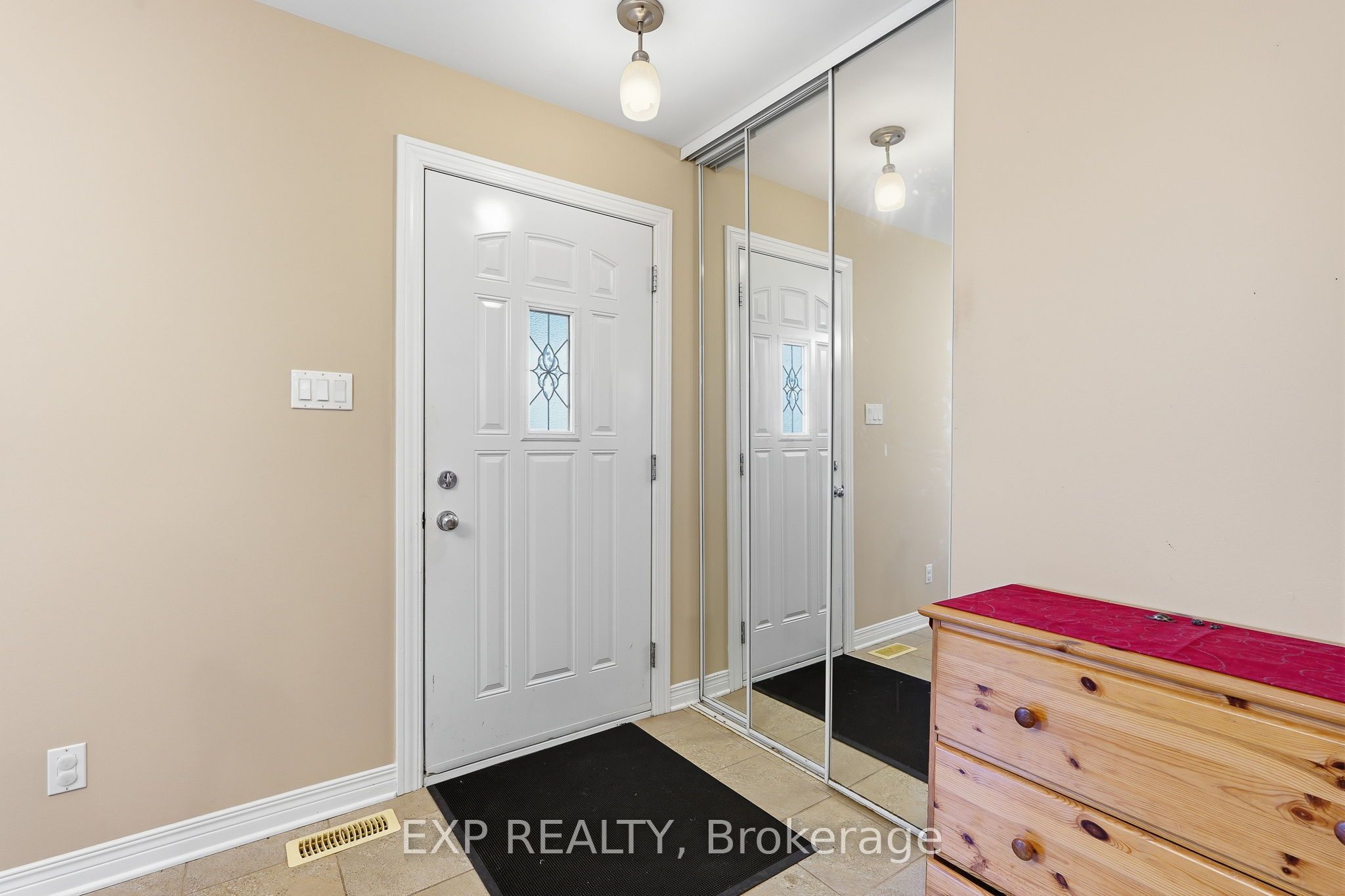 2465 Woods Street, Clarence-Rockland, ON K4K 1J3 photo 3