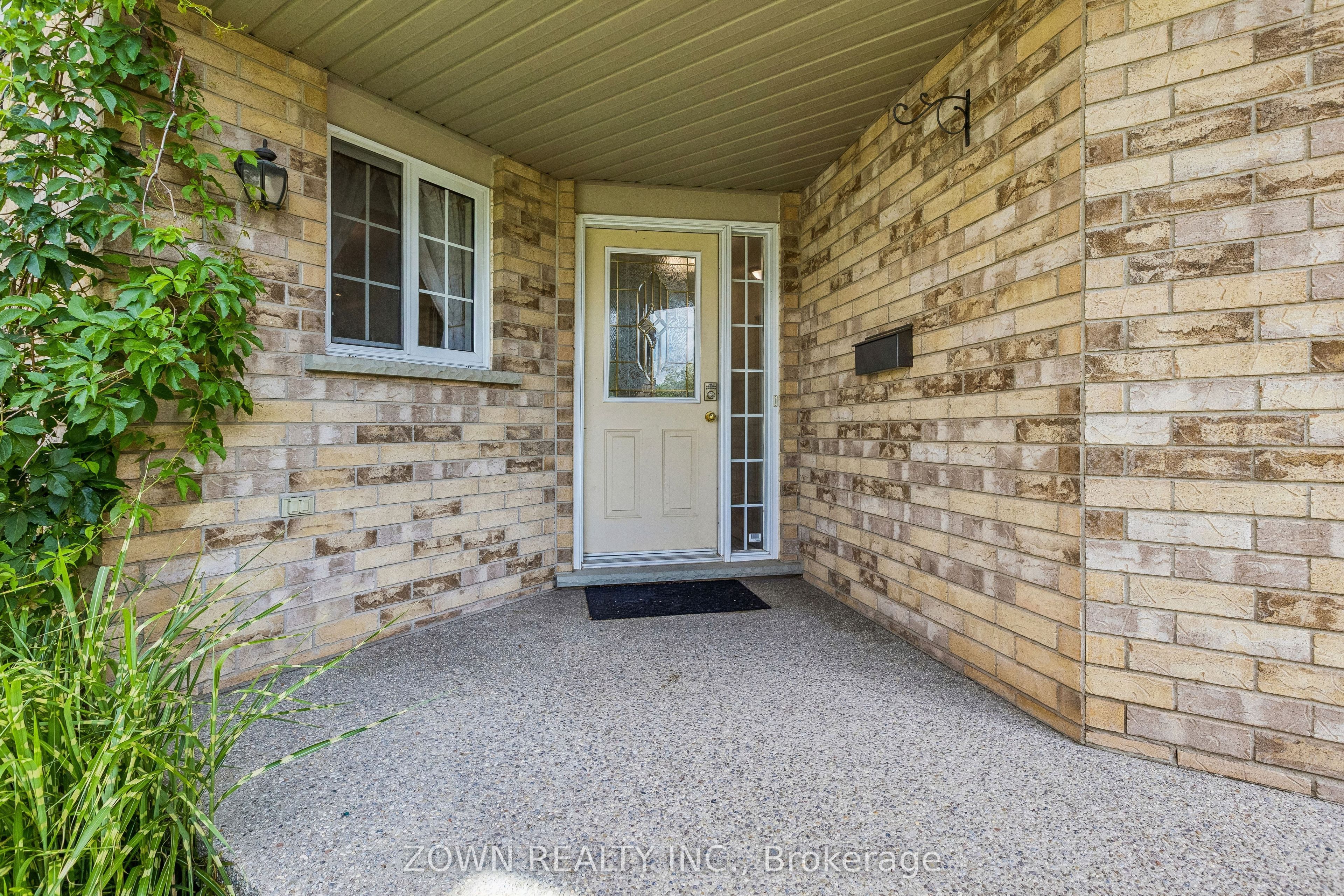 60 Marl Meadow Drive, Kitchener, ON N2R 1L4 photo 2