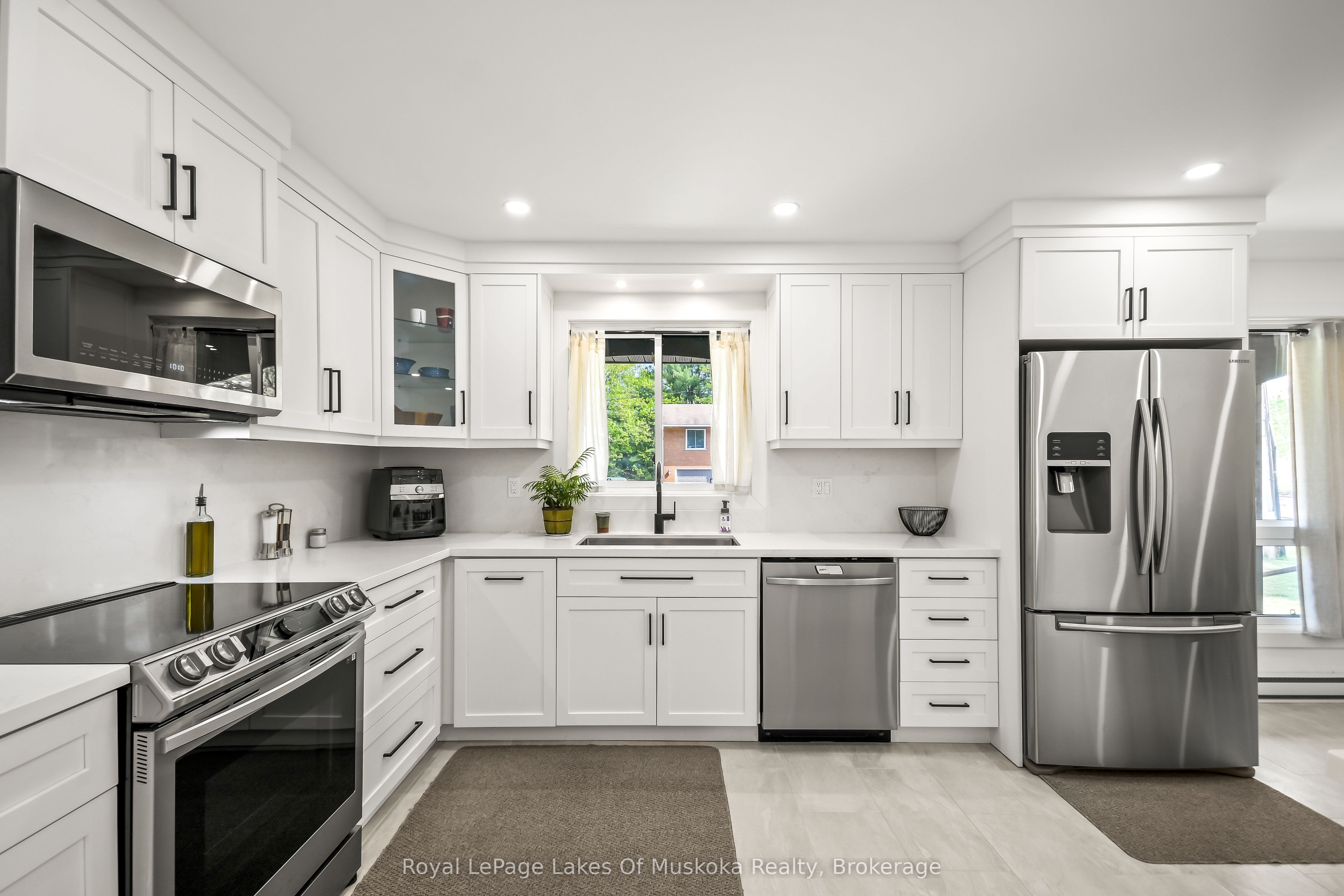 571 David Street E, Gravenhurst, ON P1P 1M1