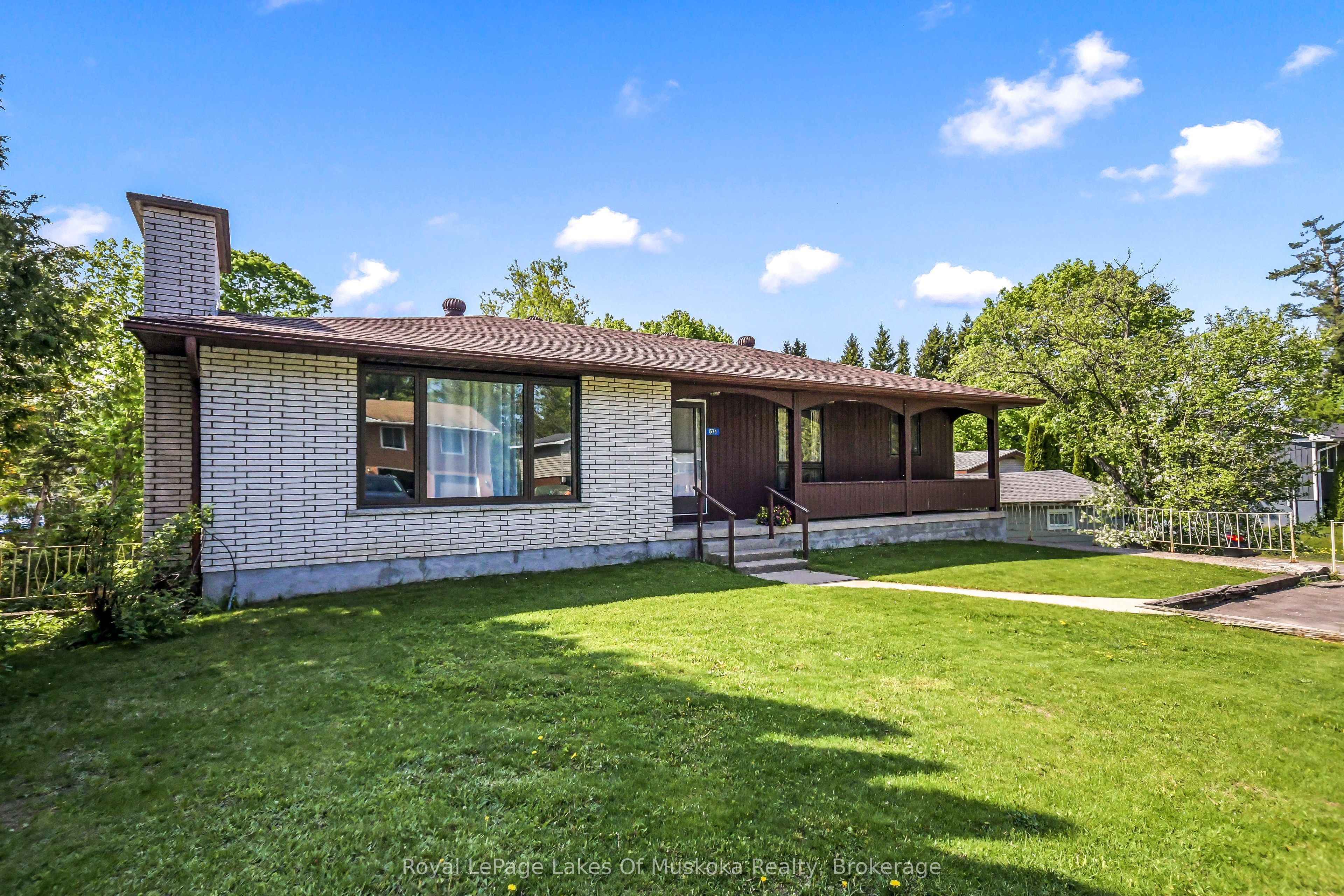 571 David Street E, Gravenhurst, ON P1P 1M1 photo 3