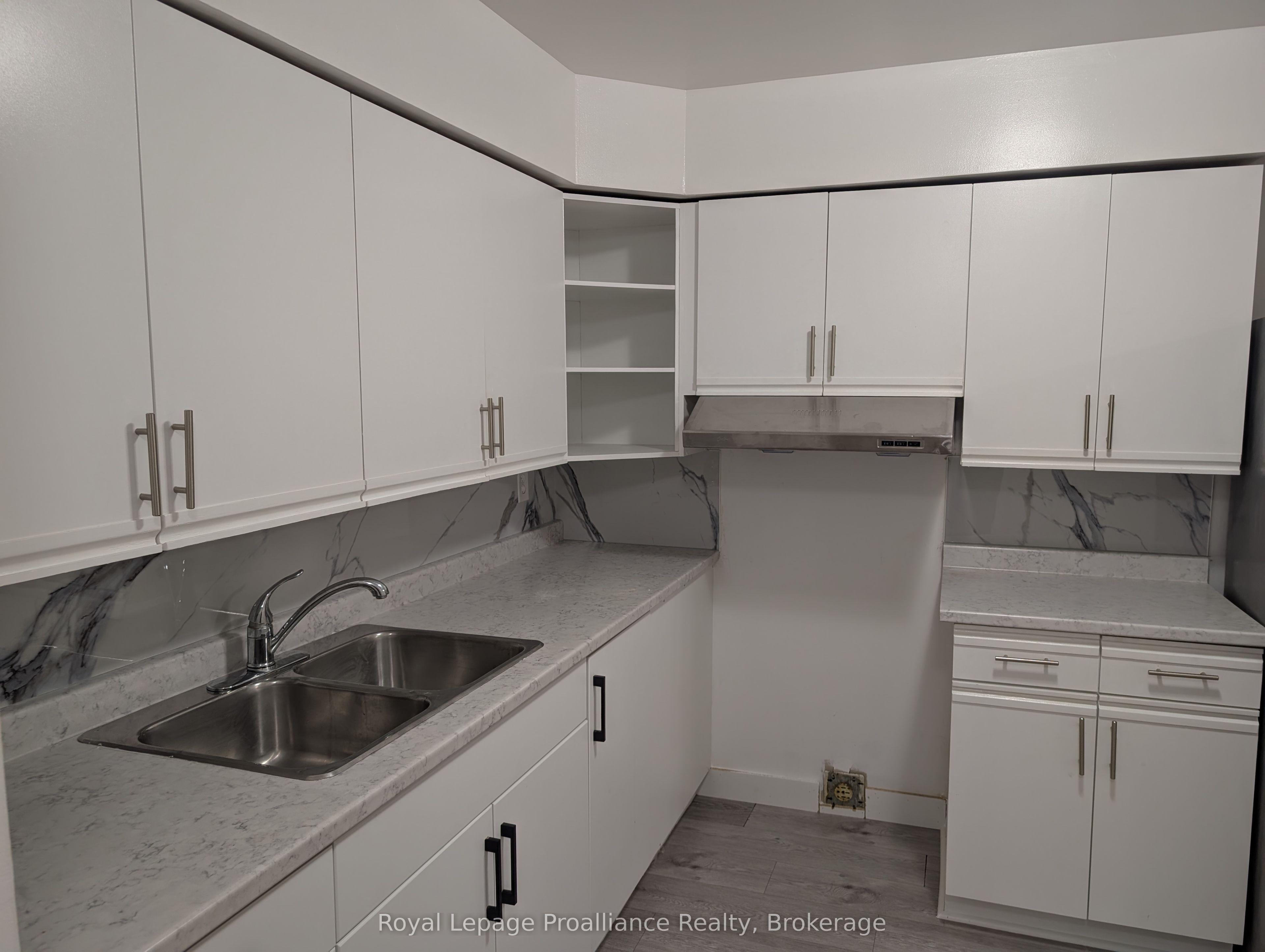 328 Aylmer Street 309, Peterborough, ON K9H 3V6 photo 2