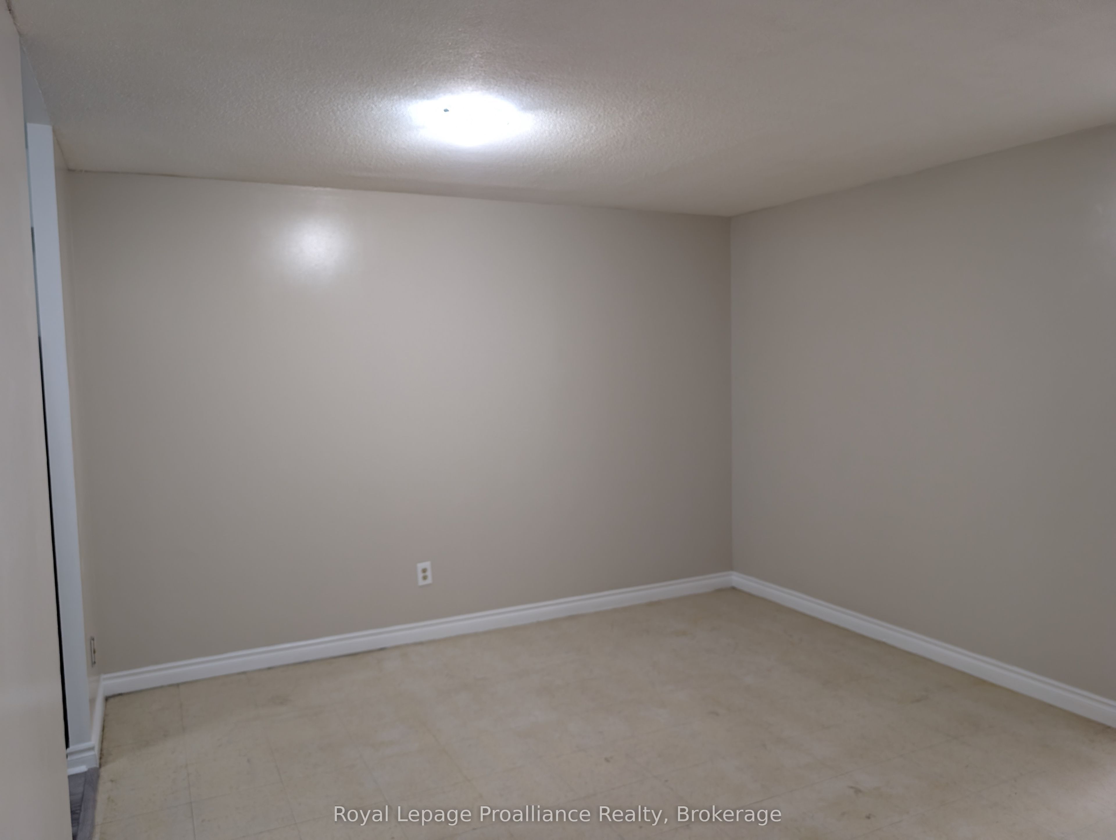 328 Aylmer Street 309, Peterborough, ON K9H 3V6 photo 5