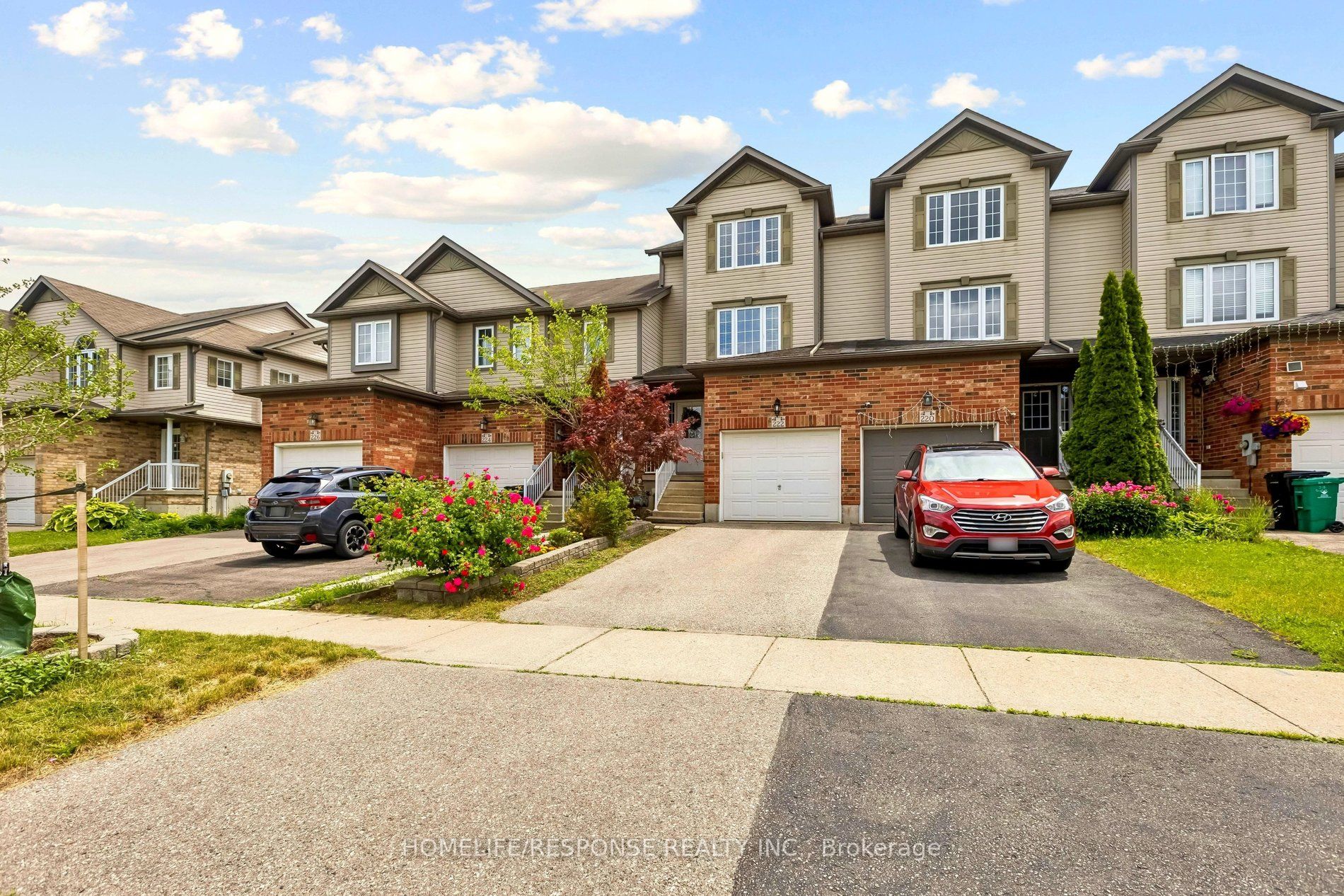 222 SOPHIA Crescent, Kitchener, ON N2R 1X8 photo 2