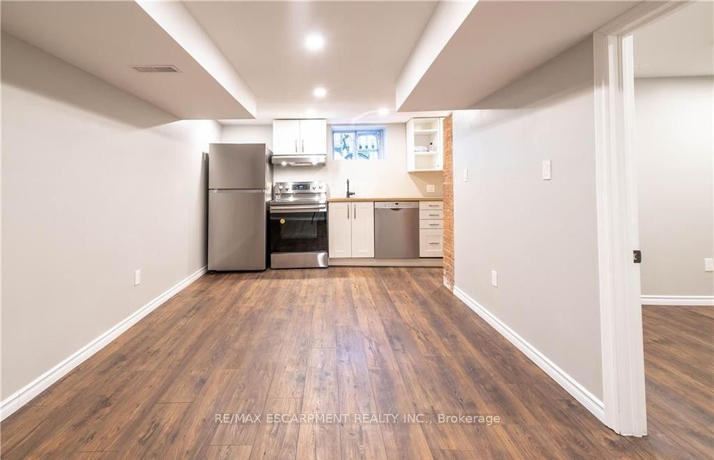 50 Burris Street B, Hamilton, ON L8M 2J4 photo 2