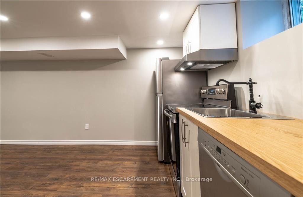 50 Burris Street B, Hamilton, ON L8M 2J4 photo 3