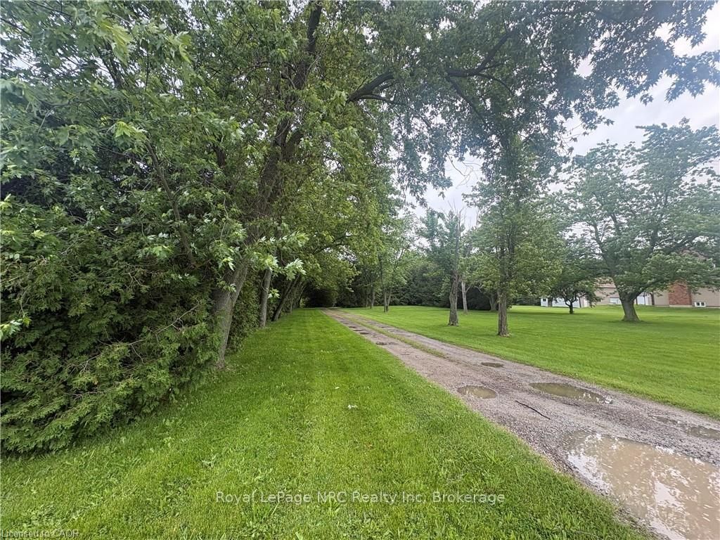 165 Ridge Road E, Grimsby, ON L3M 4E7