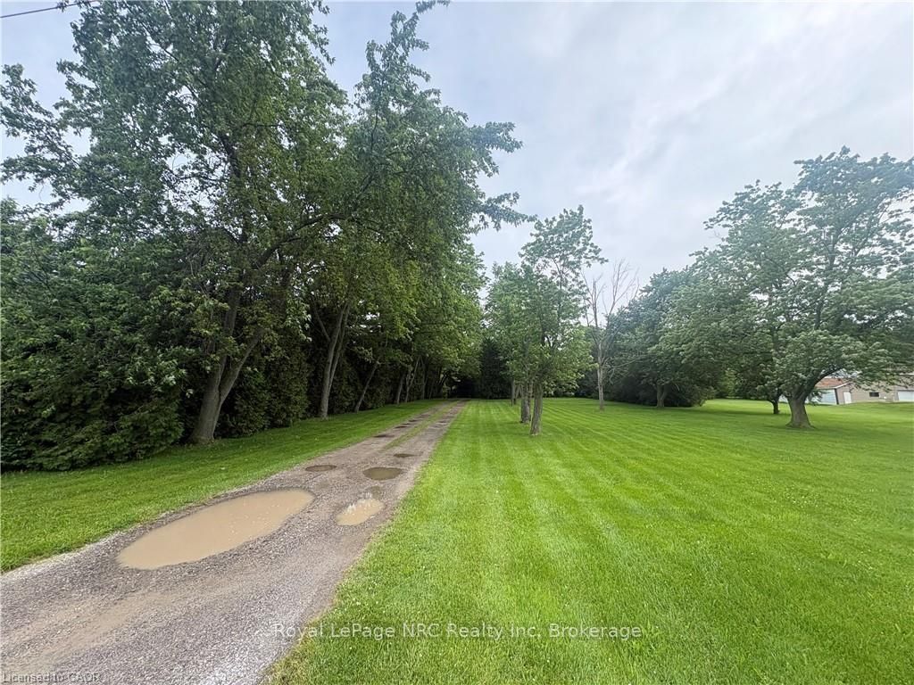 165 Ridge Road E, Grimsby, ON L3M 4E7 photo 2