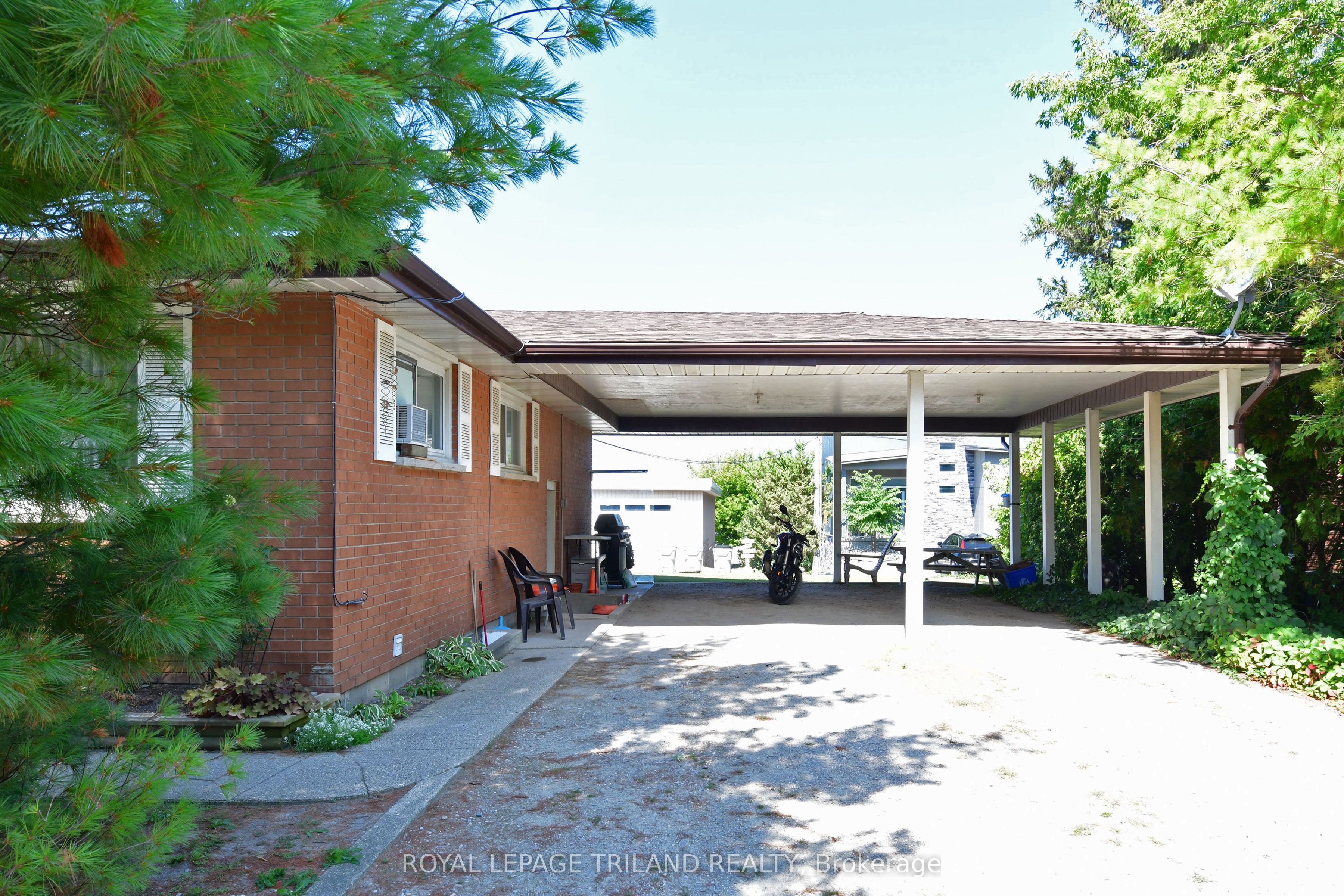 27 Hill Street, Lambton Shores, ON N0M 1T0 photo 2