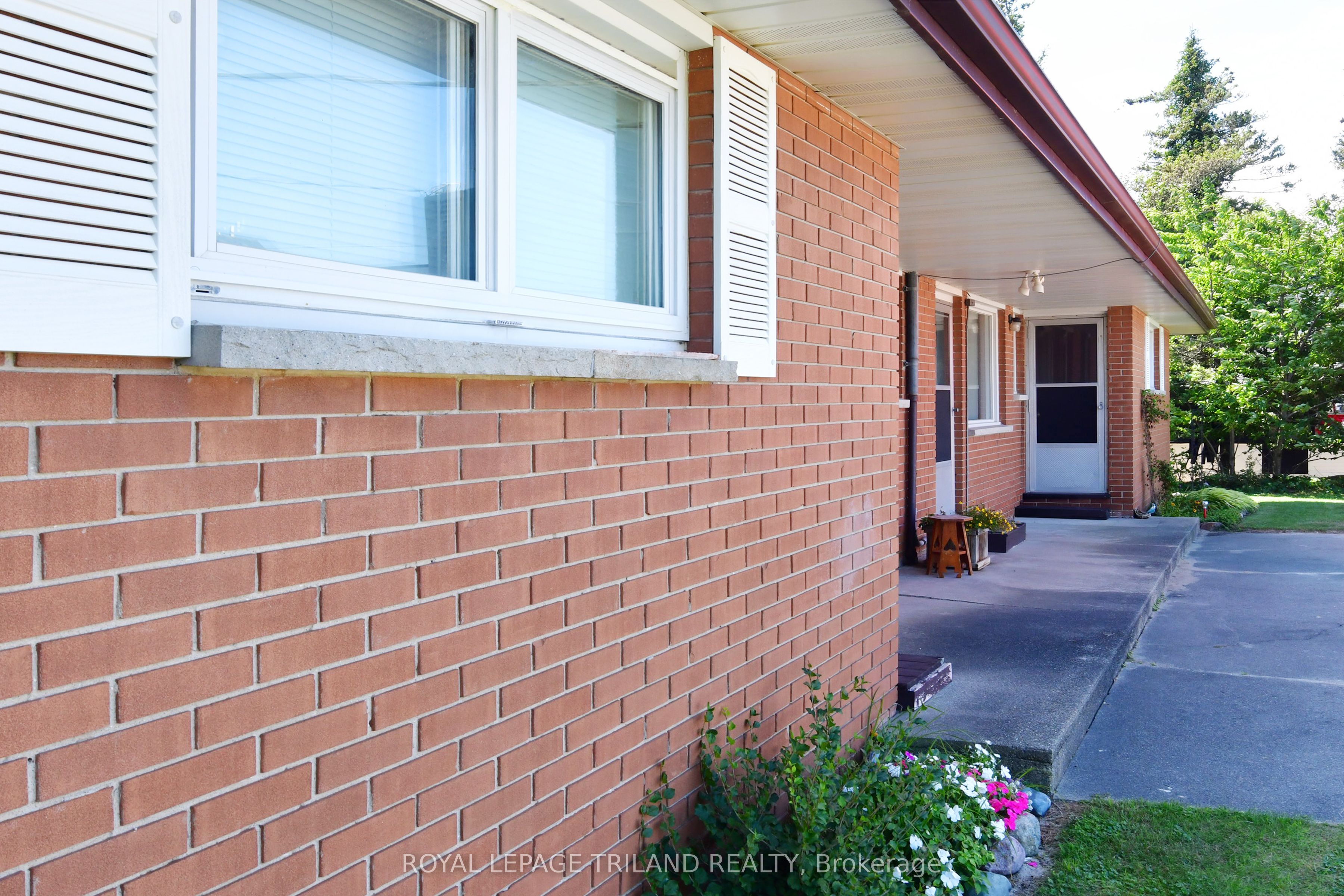 27 Hill Street, Lambton Shores, ON N0M 1T0 photo 4