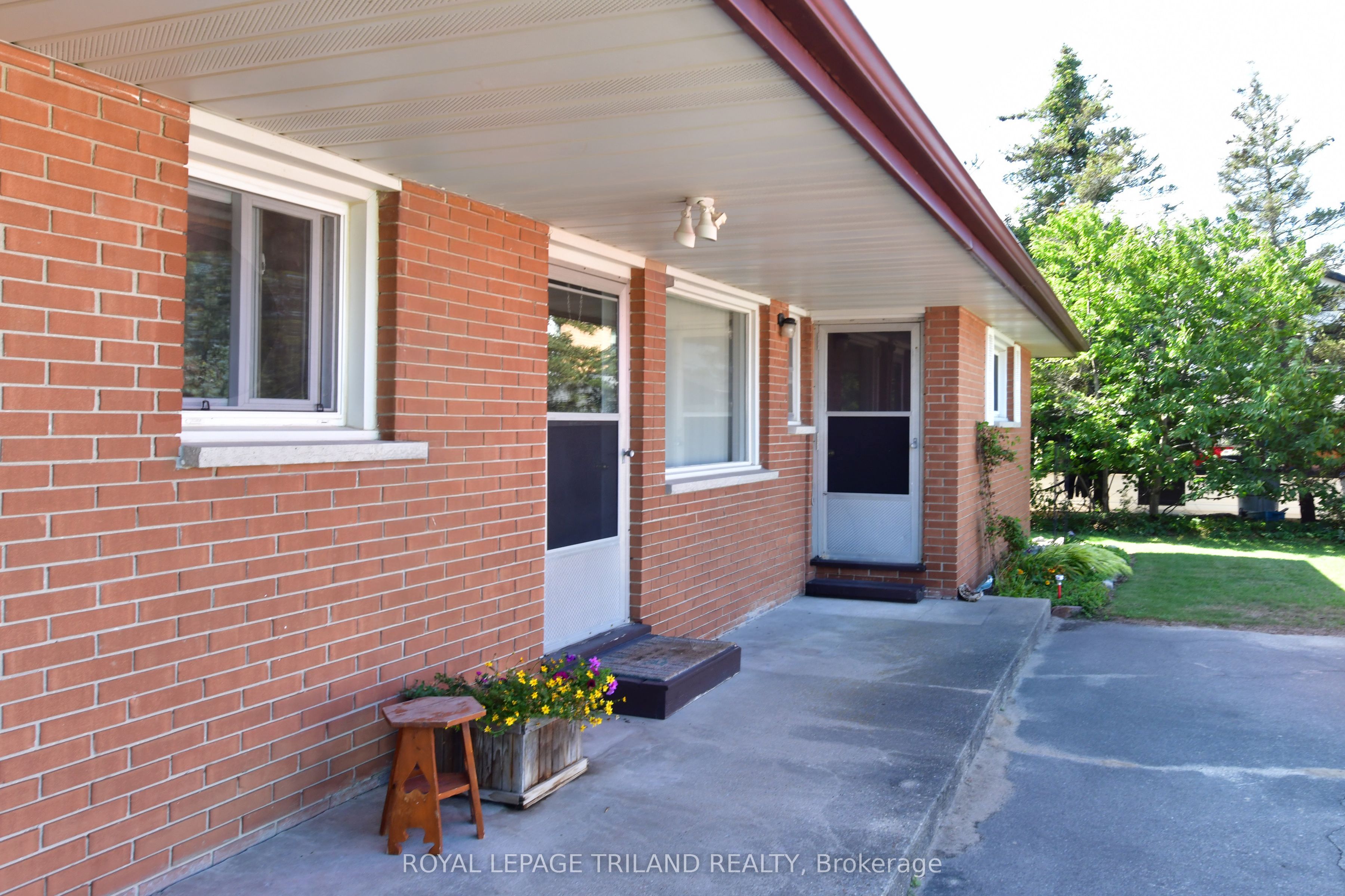 27 Hill Street, Lambton Shores, ON N0M 1T0 photo 5