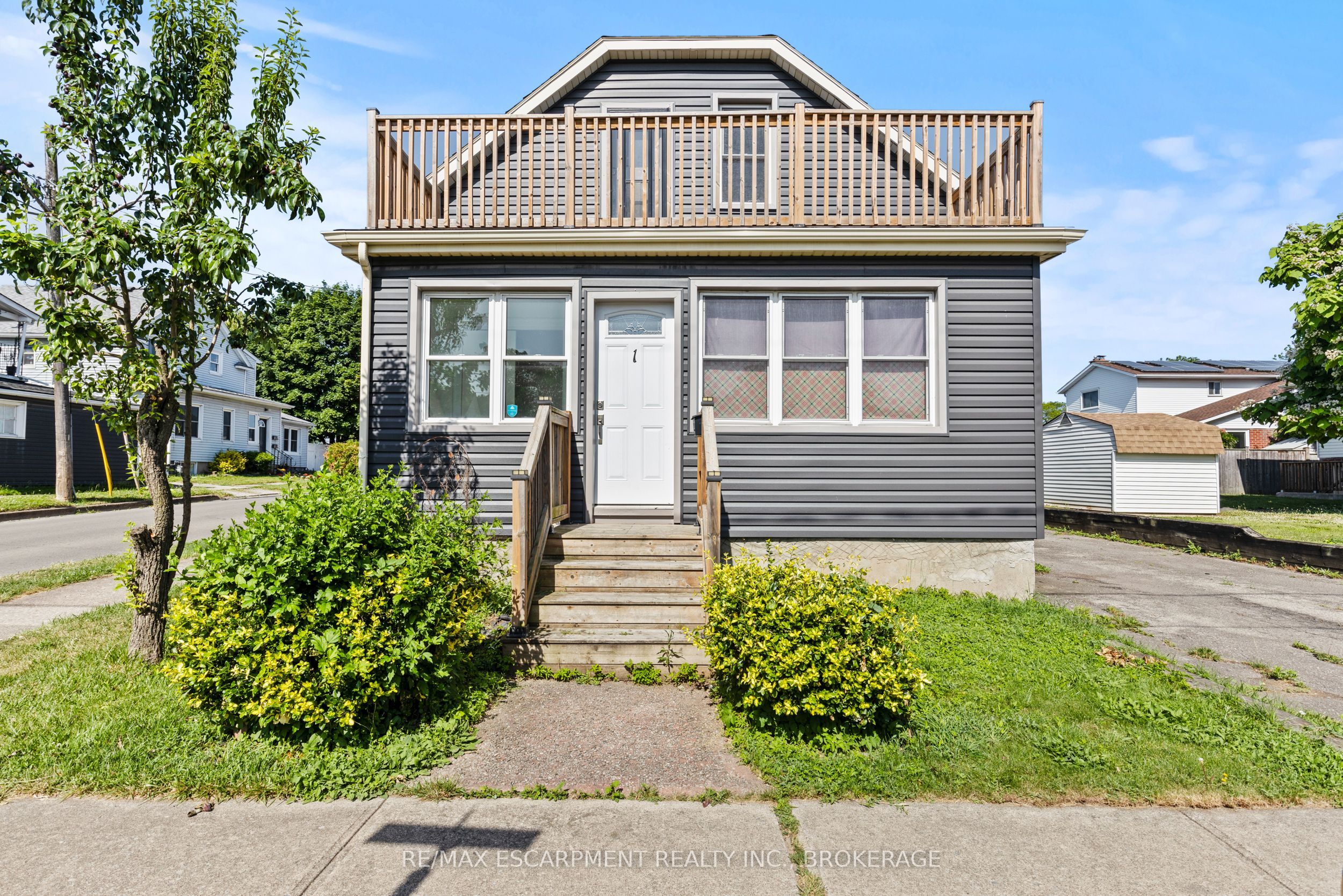 1 West Street N Upper, Thorold, ON L2V 2R8
