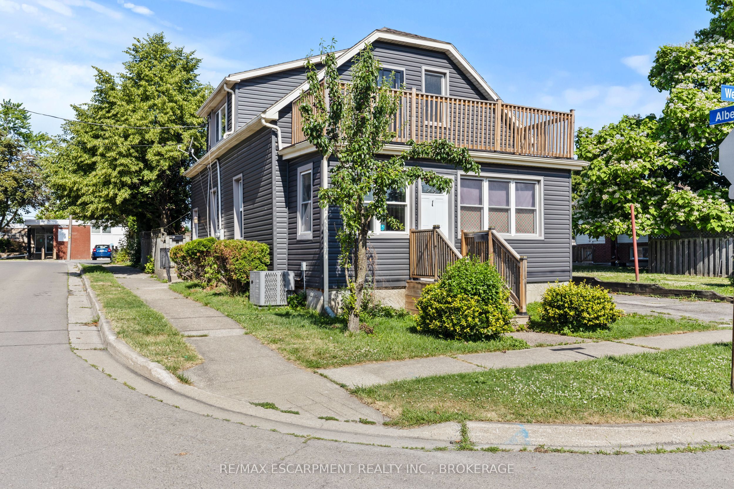 1 West Street N Upper, Thorold, ON L2V 2R8 photo 2