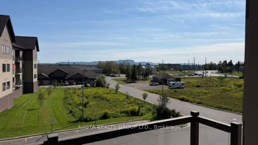 300 Vista Lane 204, Thunder Bay, ON P7B 0C3 photo 3